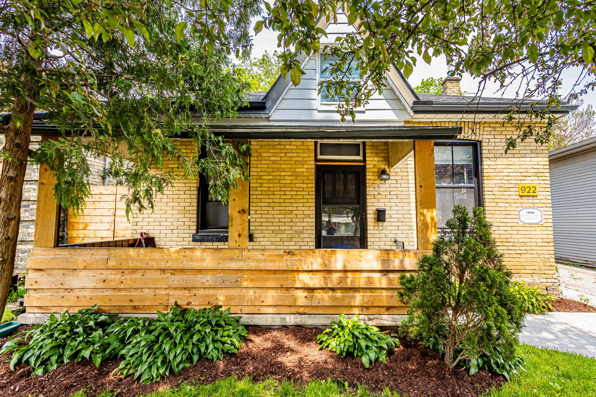 922 Dufferin Ave-3.jpg