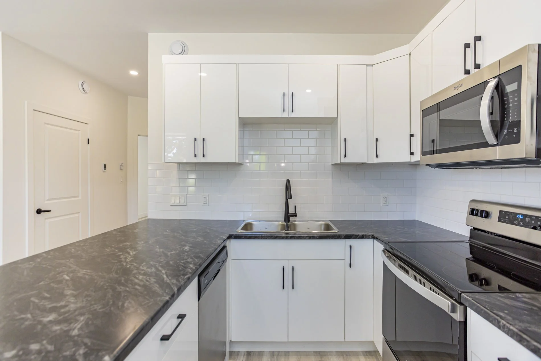 285 William St - Unit 2_06.JPG