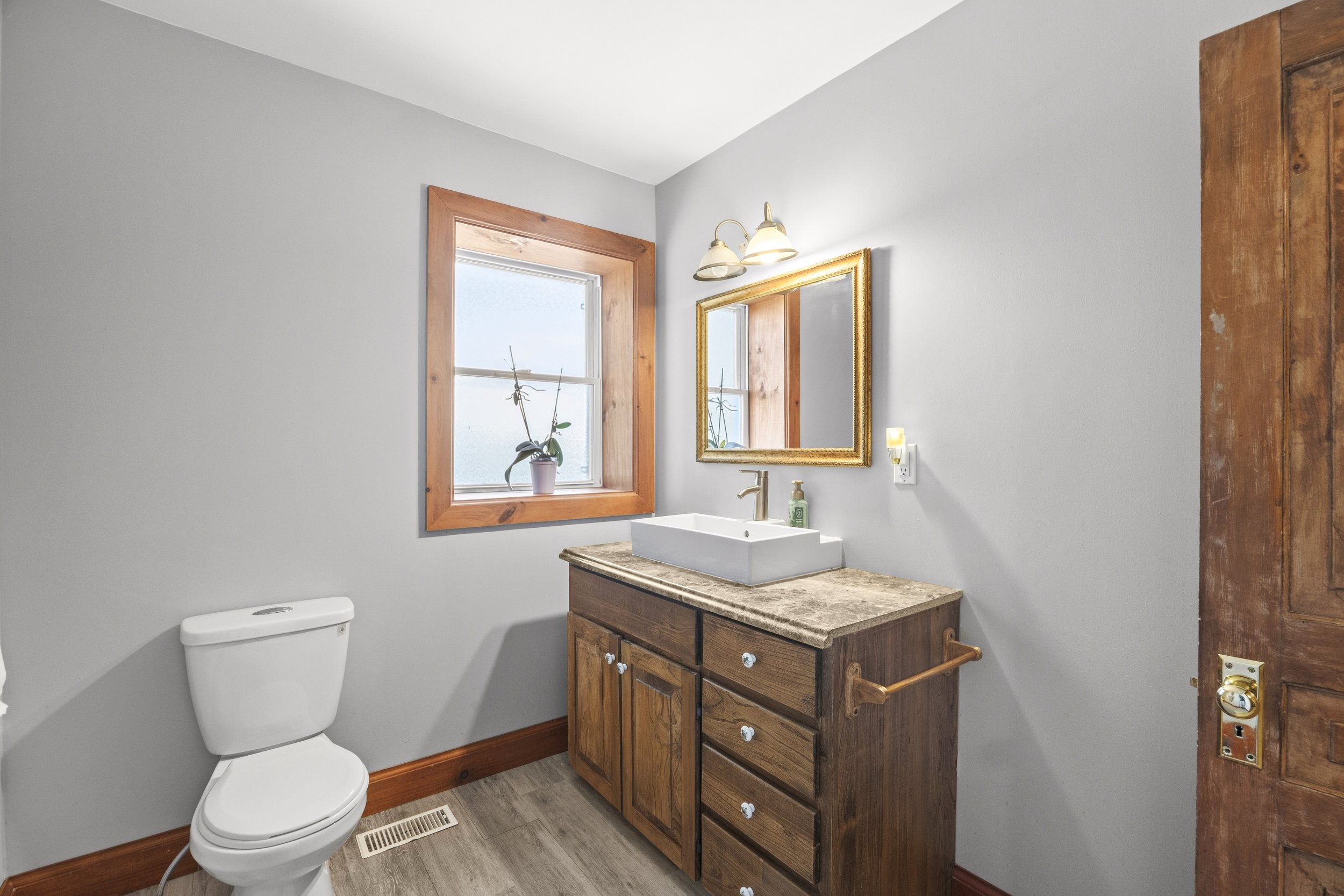 3229 Mcgillivray Dr -23.JPG