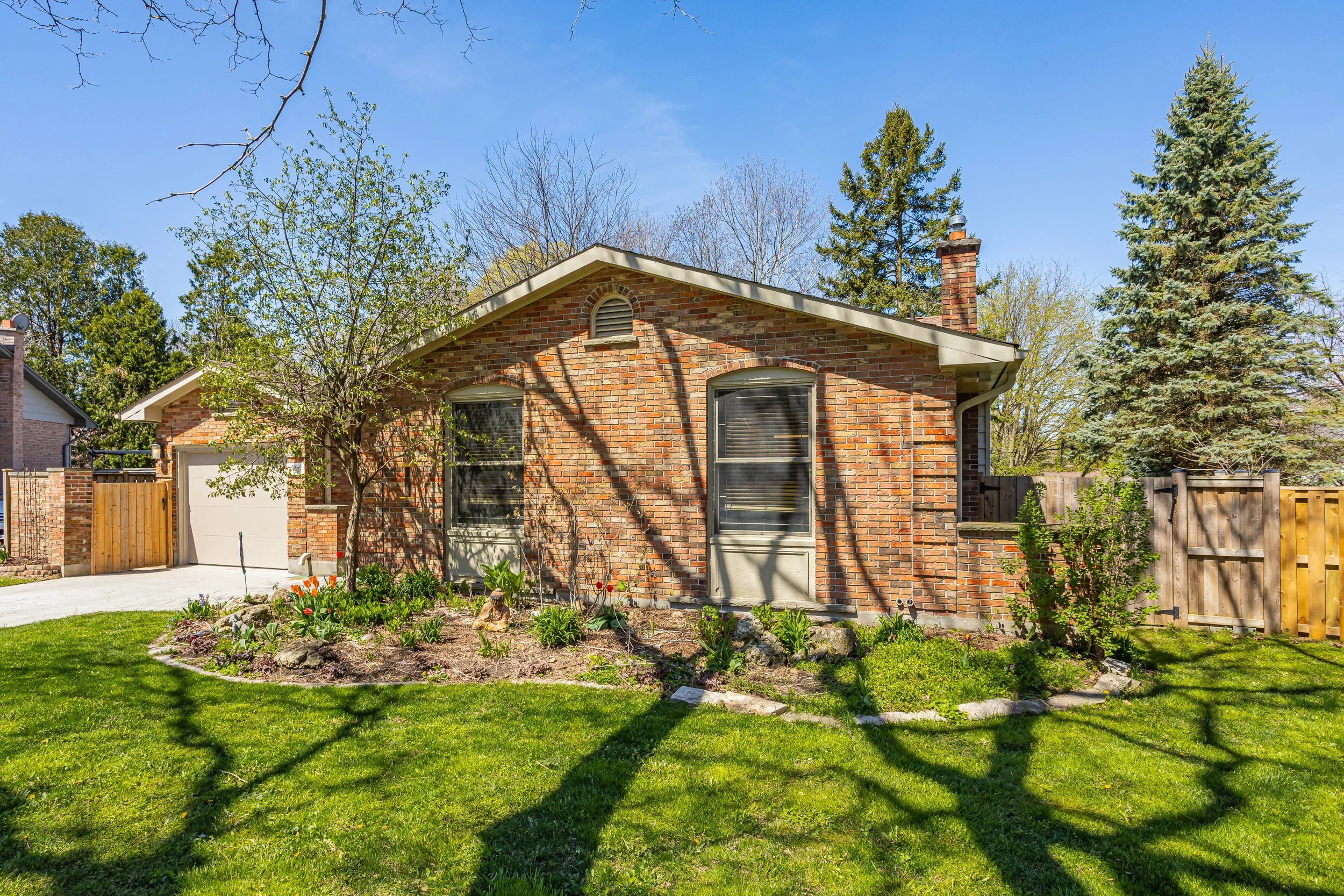 24 Gatineau Cres-5.jpg