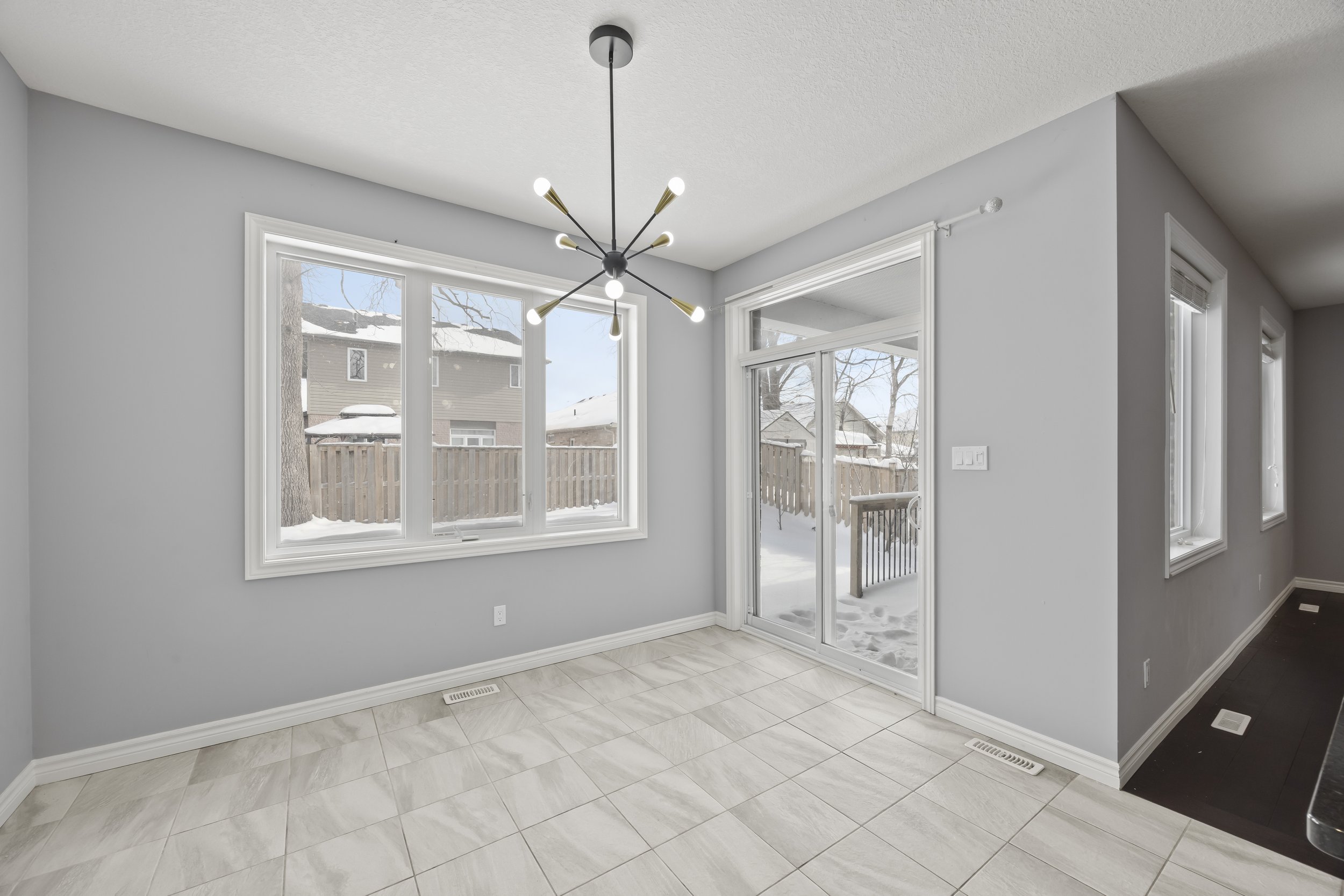 471 Sophia Cres -16.JPG