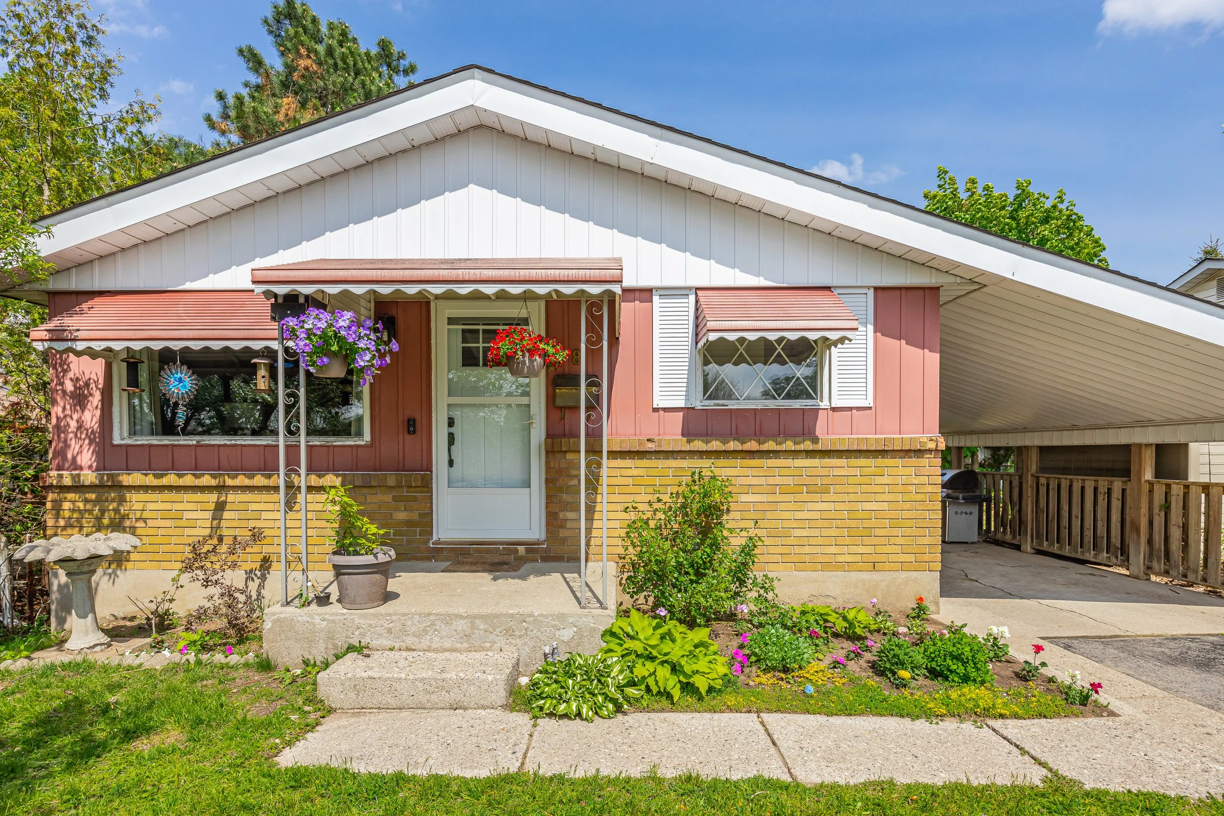 8 Kenwood Cres -03.jpg
