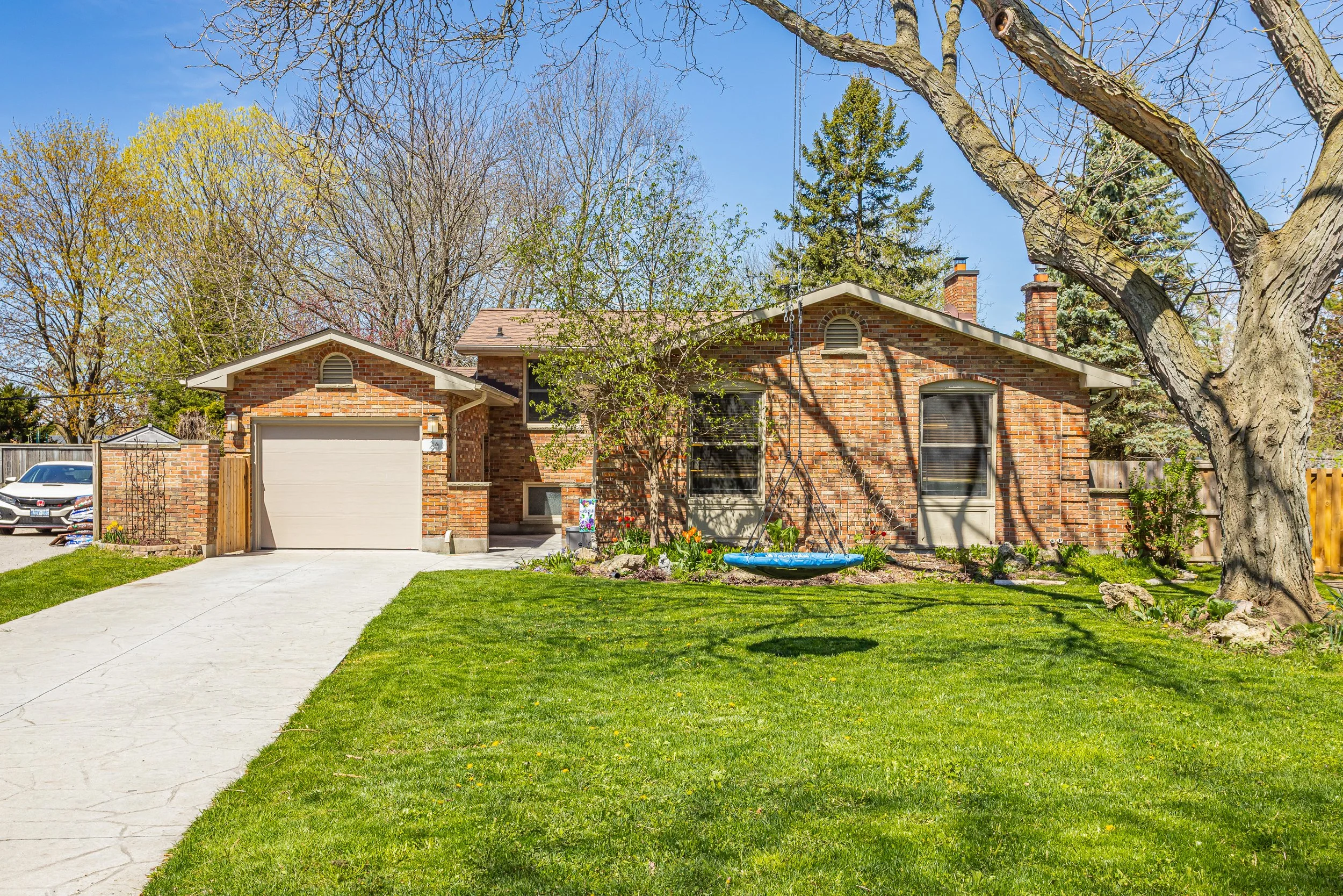 24 Gatineau Cres-2.jpg
