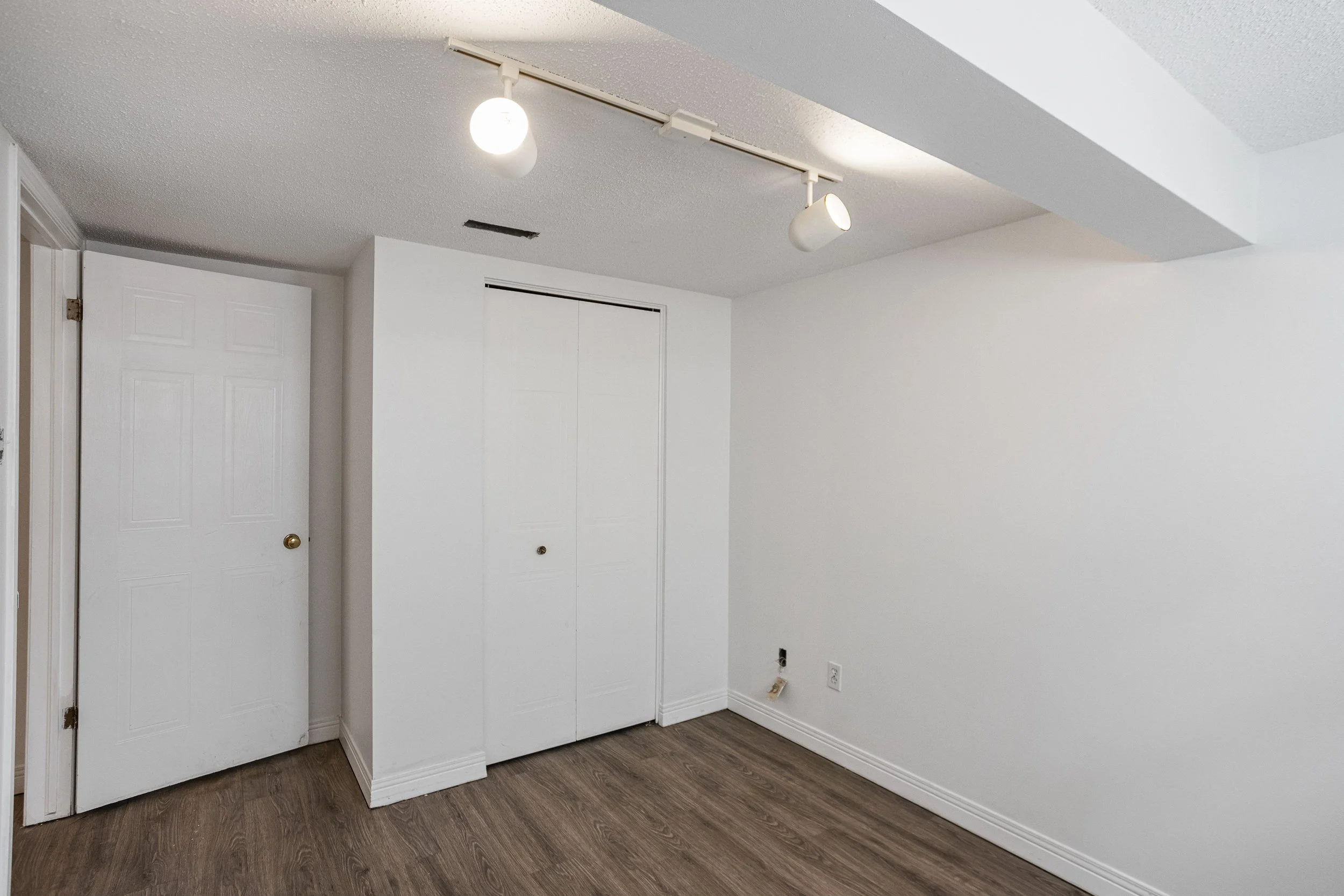 216 Homestead Cres-30.jpg