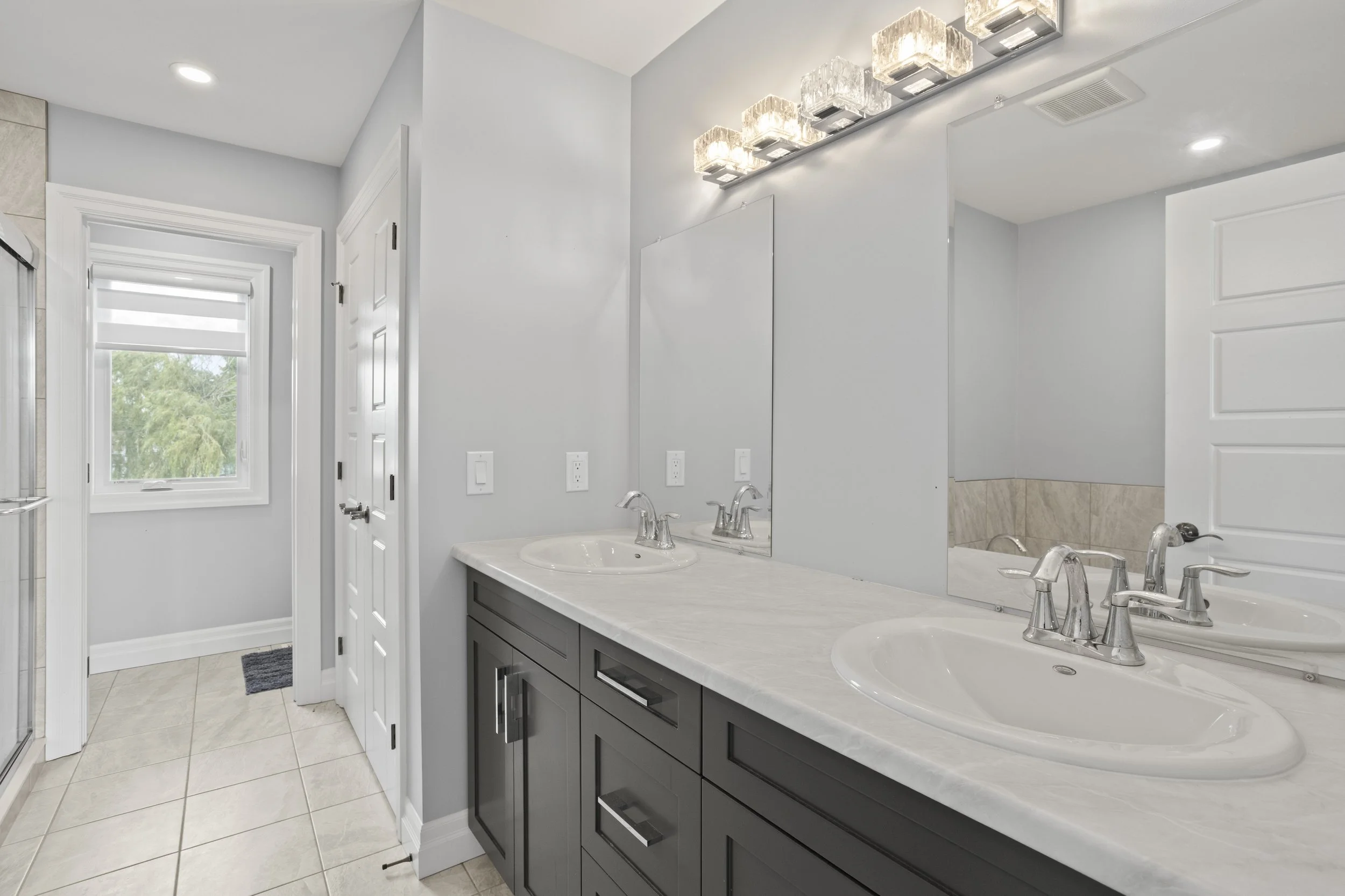 74 Royal Cres -26.JPG