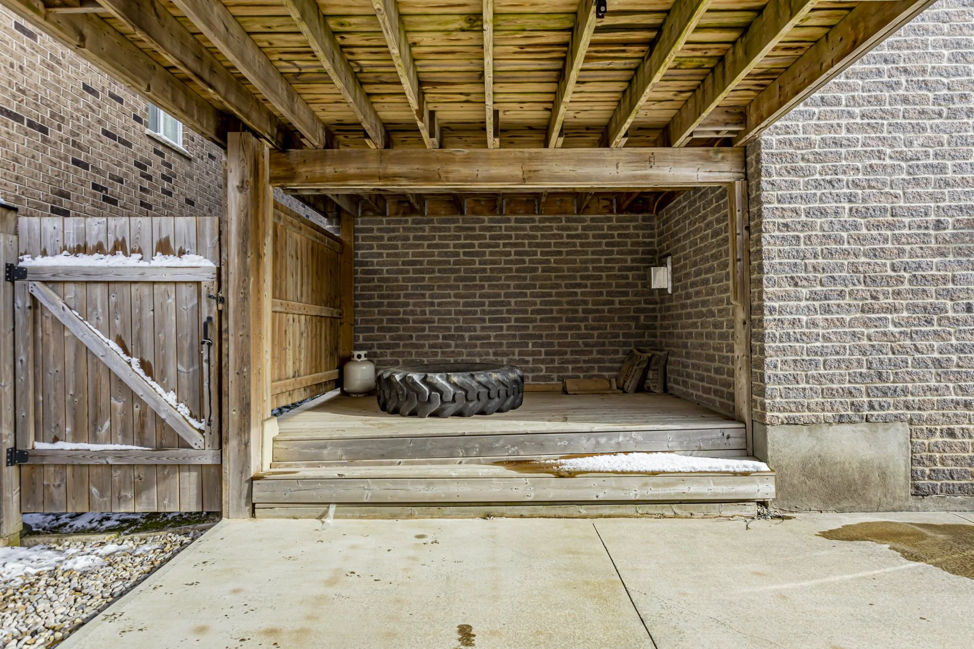 2161 Dogwood Cres_53.JPG