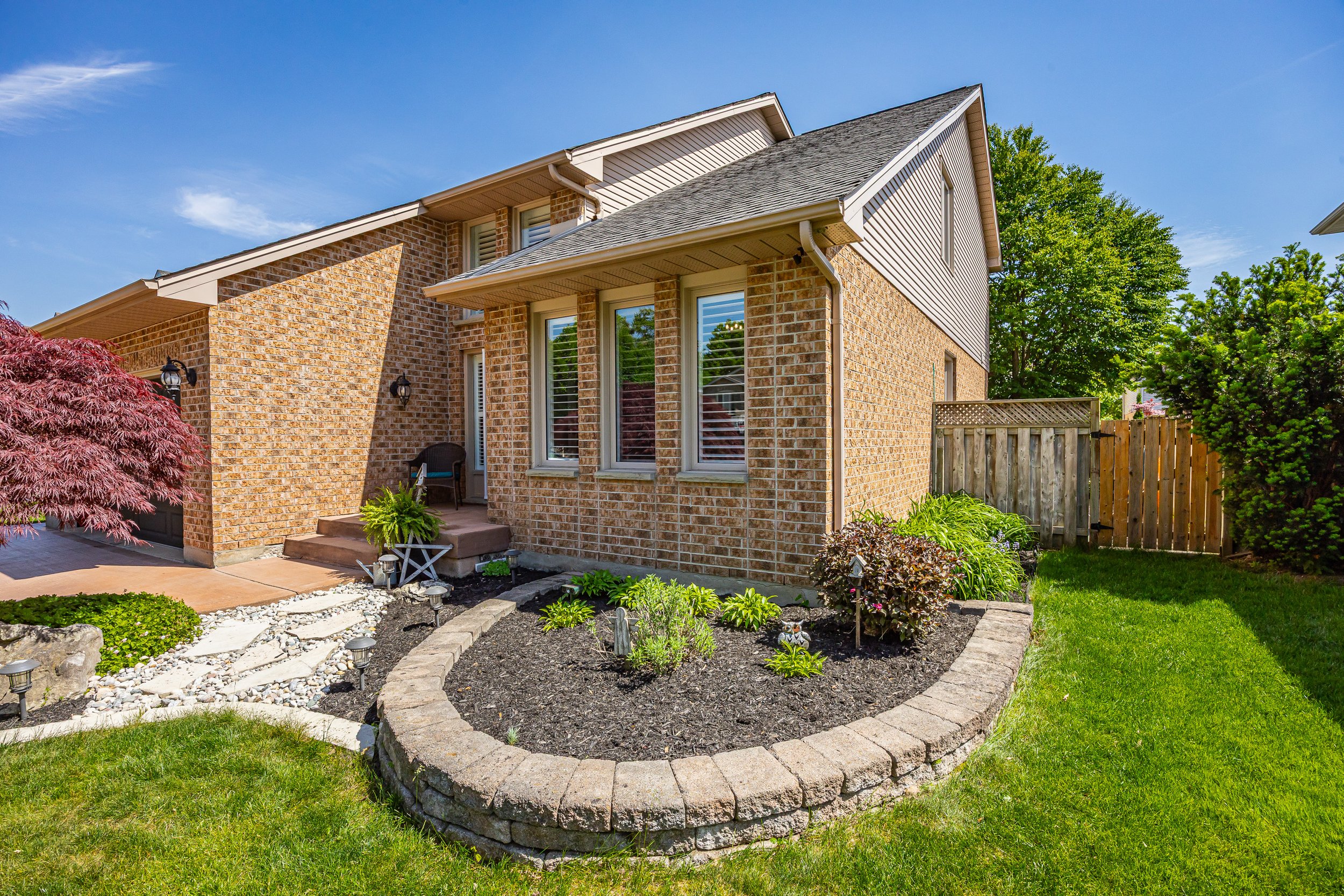 245 Ensign Cres -05.jpg