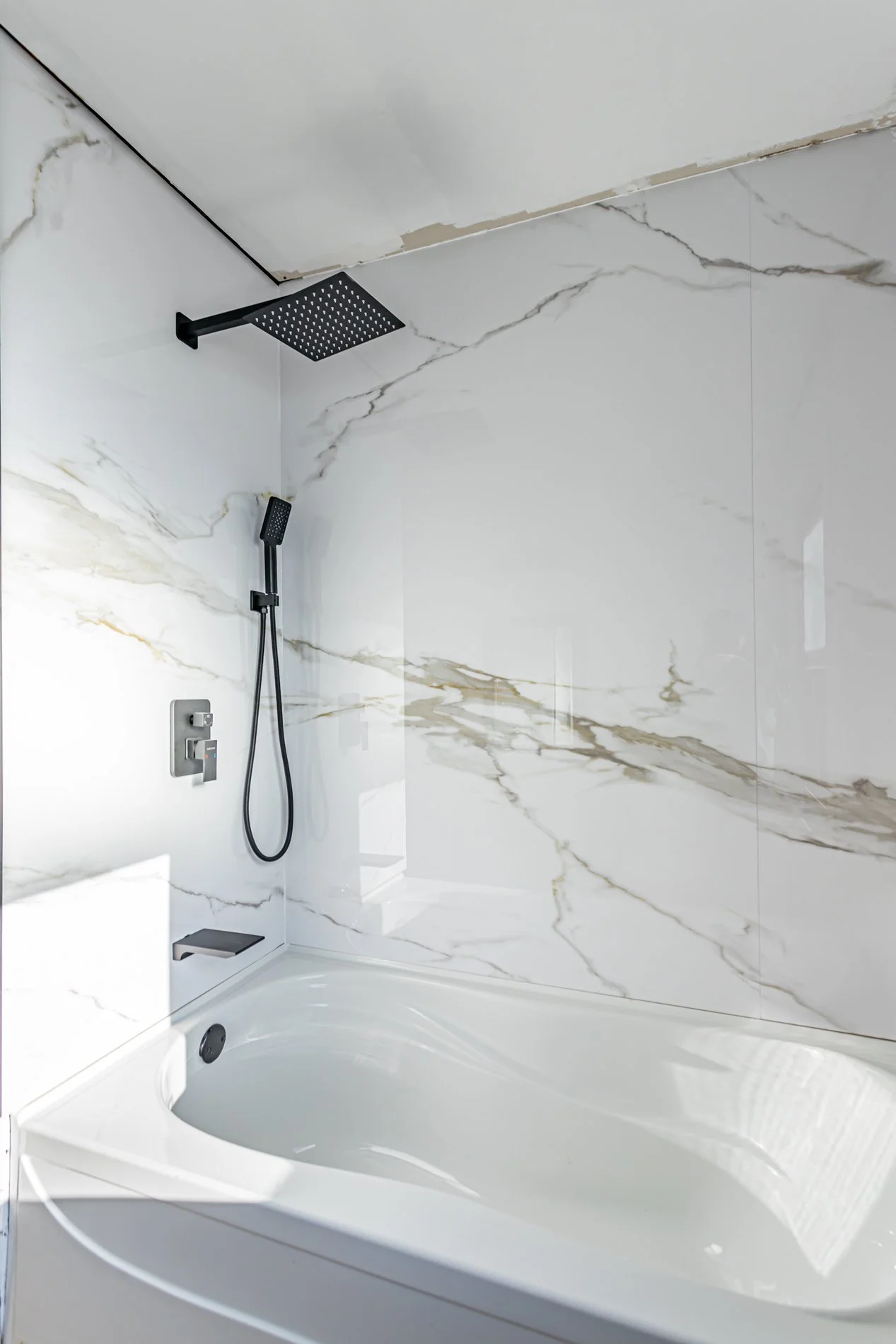 672 Alanbrook St-17.jpg