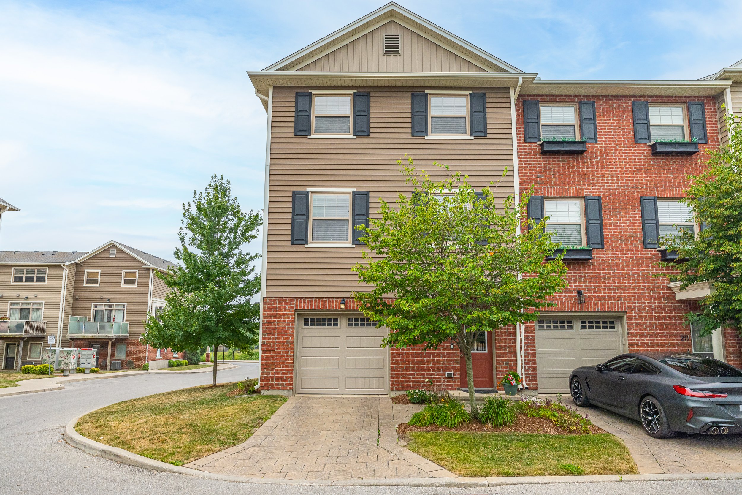 18-3025 Singleton Ave -02.jpg