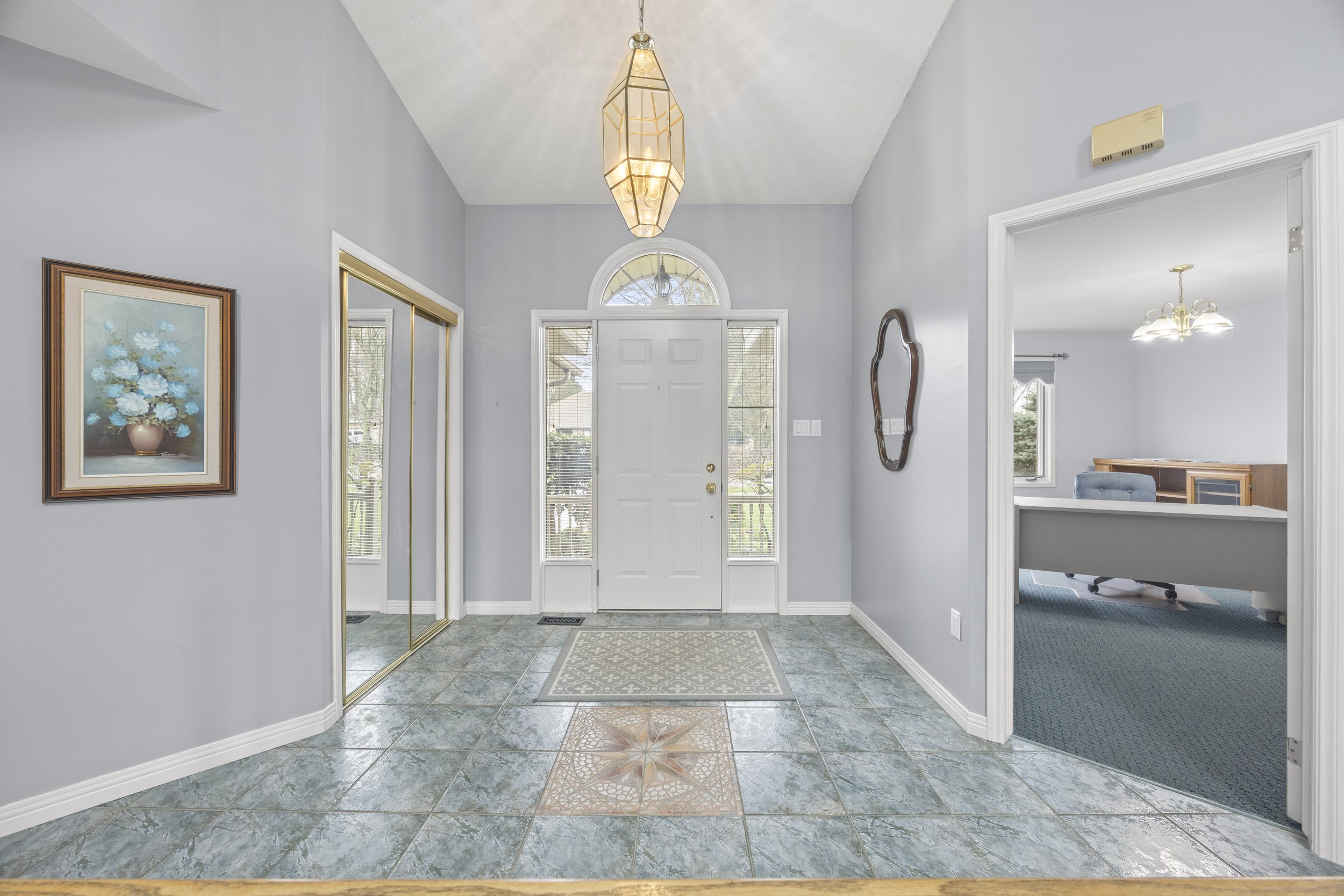 7069 Diane Cres -16.JPG