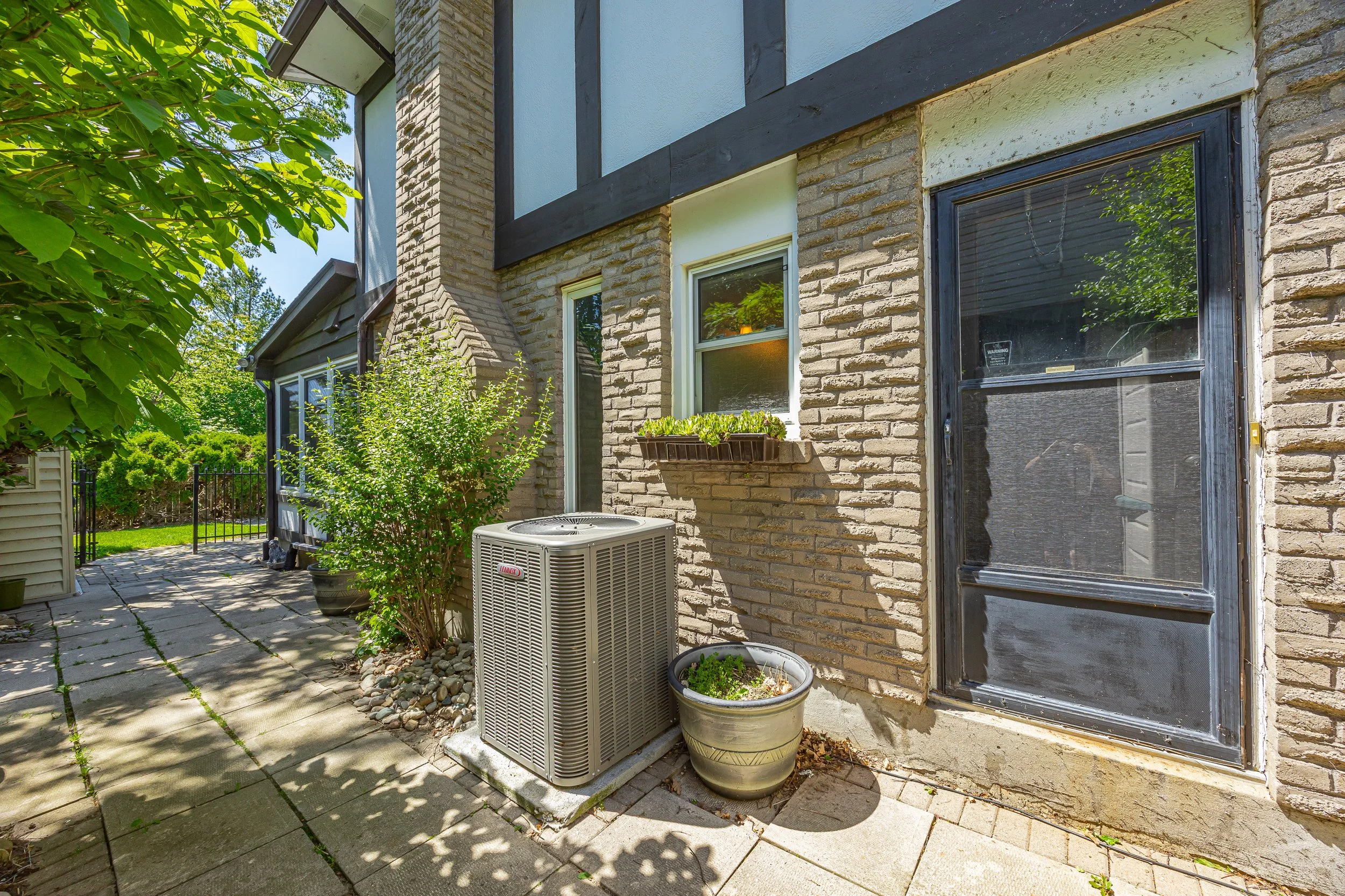 923 Farnham Rd -43.jpg