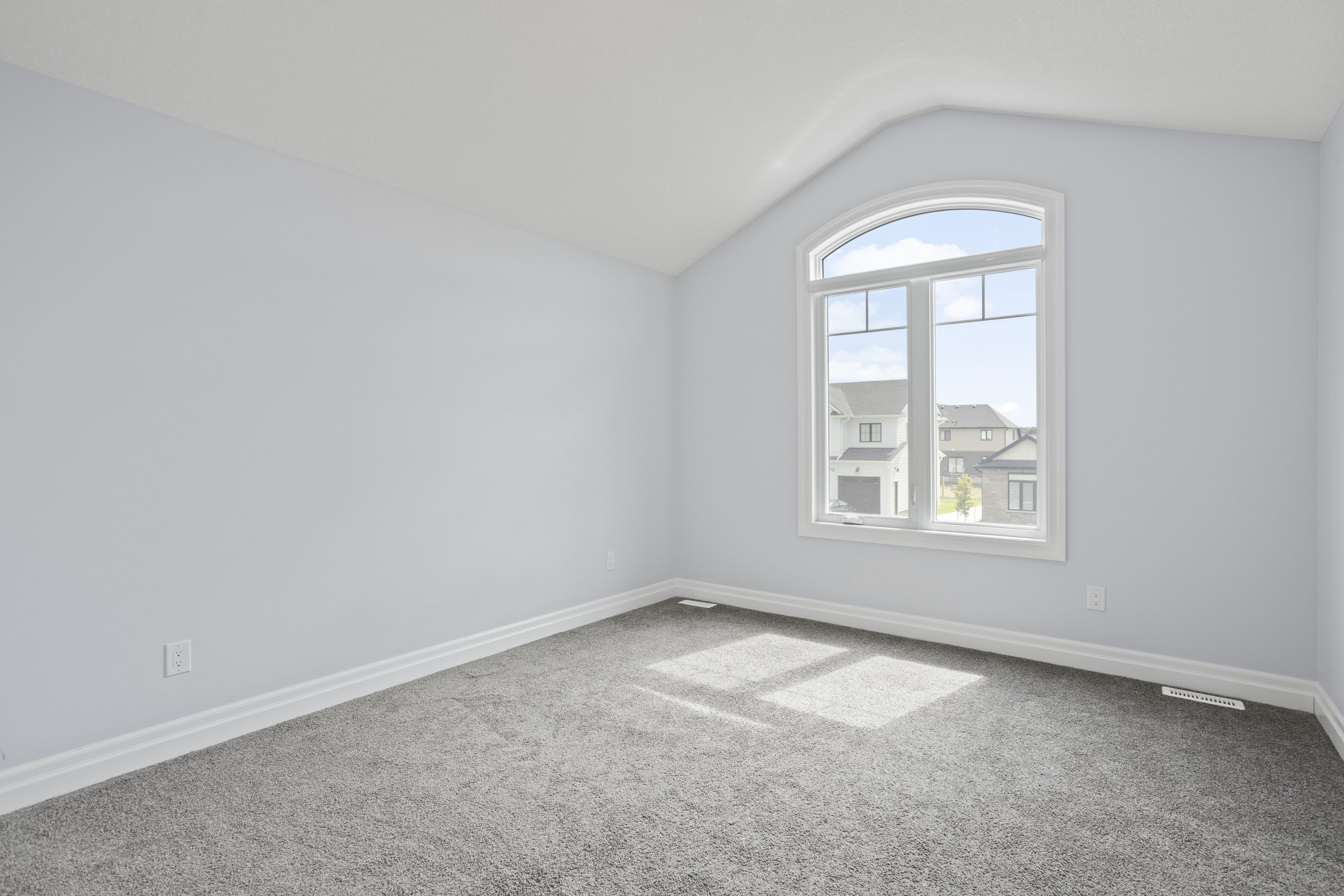 74 Royal Cres -34.JPG