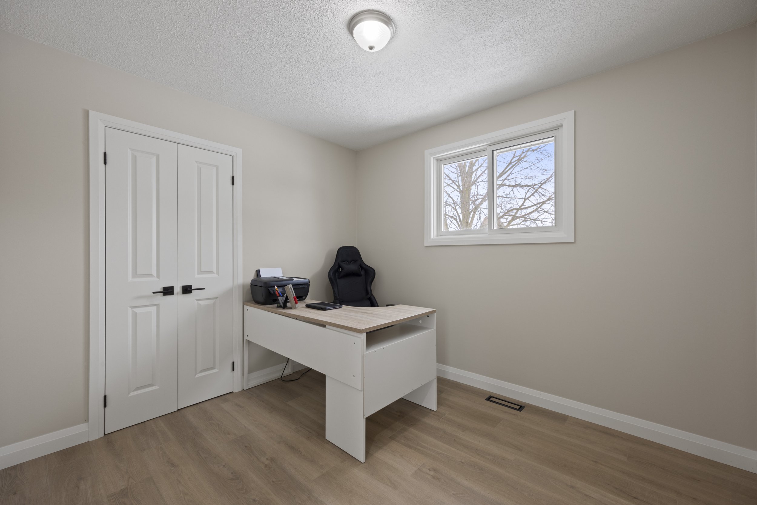 18 Hawthorn Cres -24.JPG