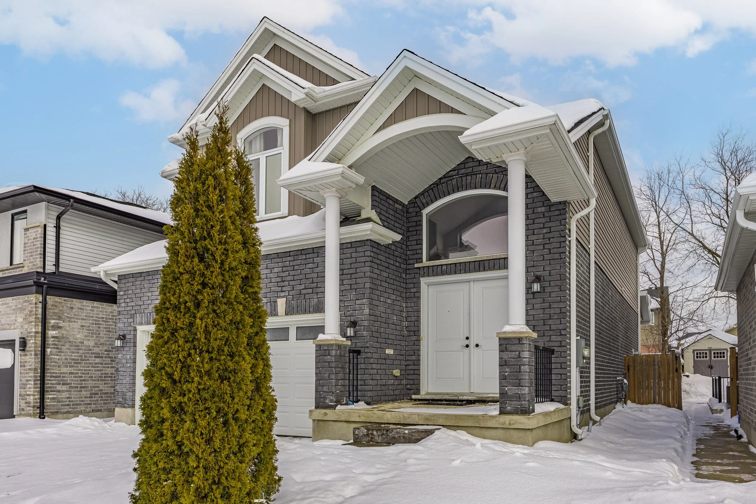 471 Sophia Cres -02.jpg