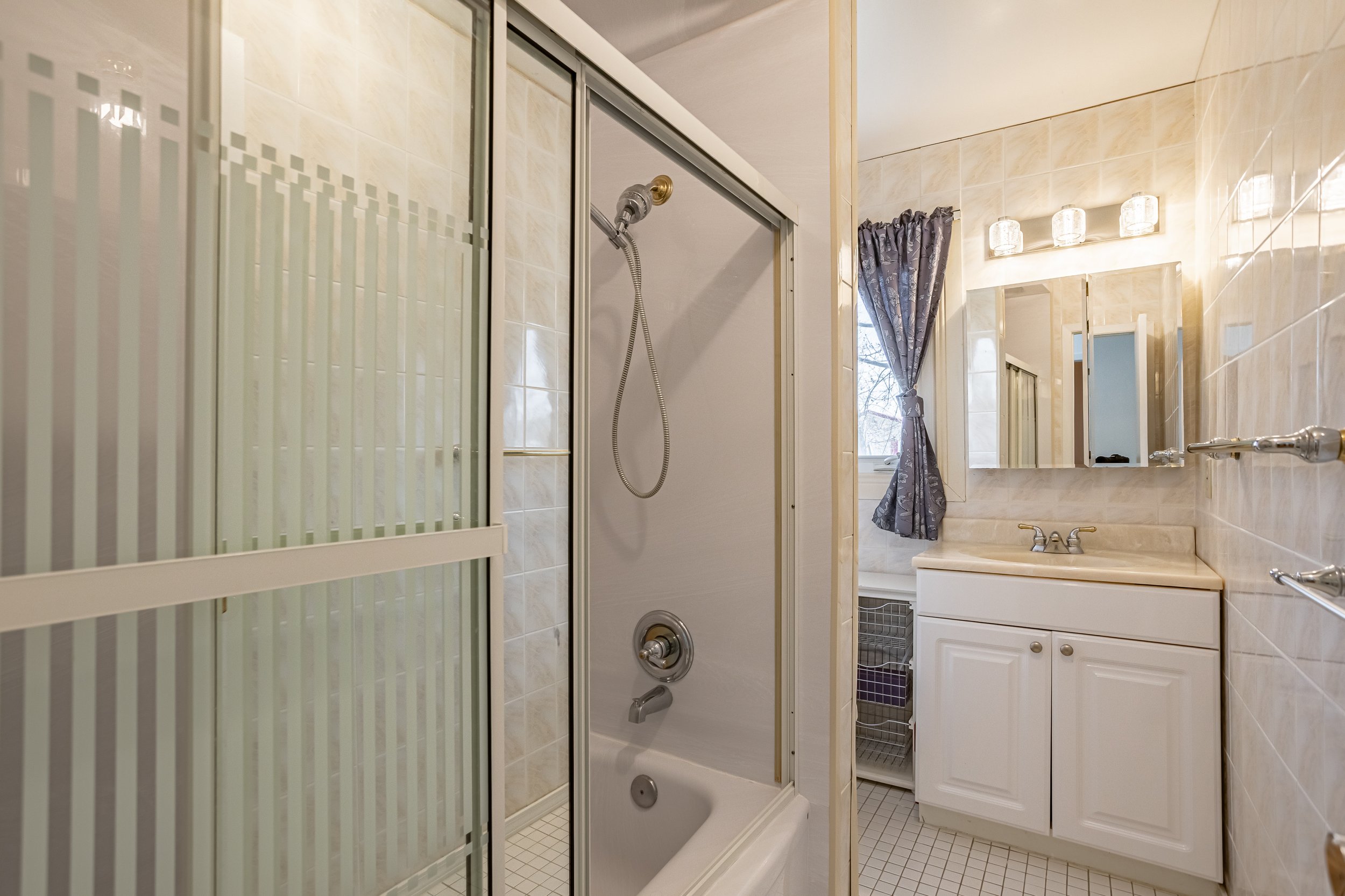 107 Ardsley Cres-18.jpg