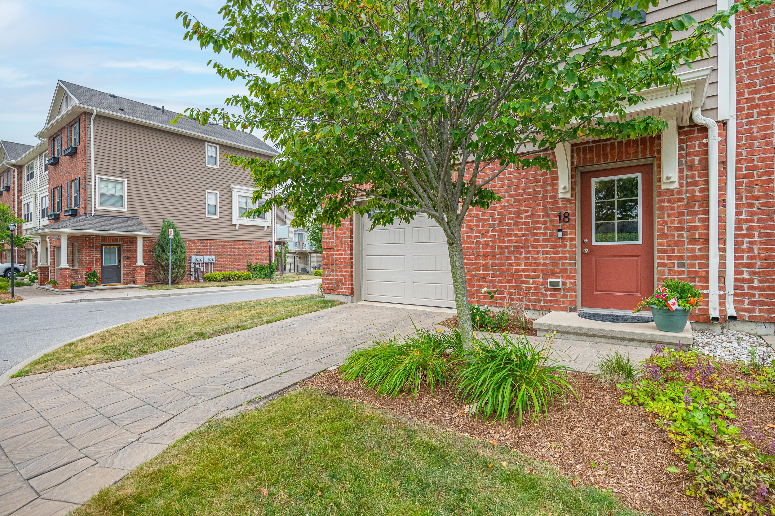 18-3025 Singleton Ave -04.jpg