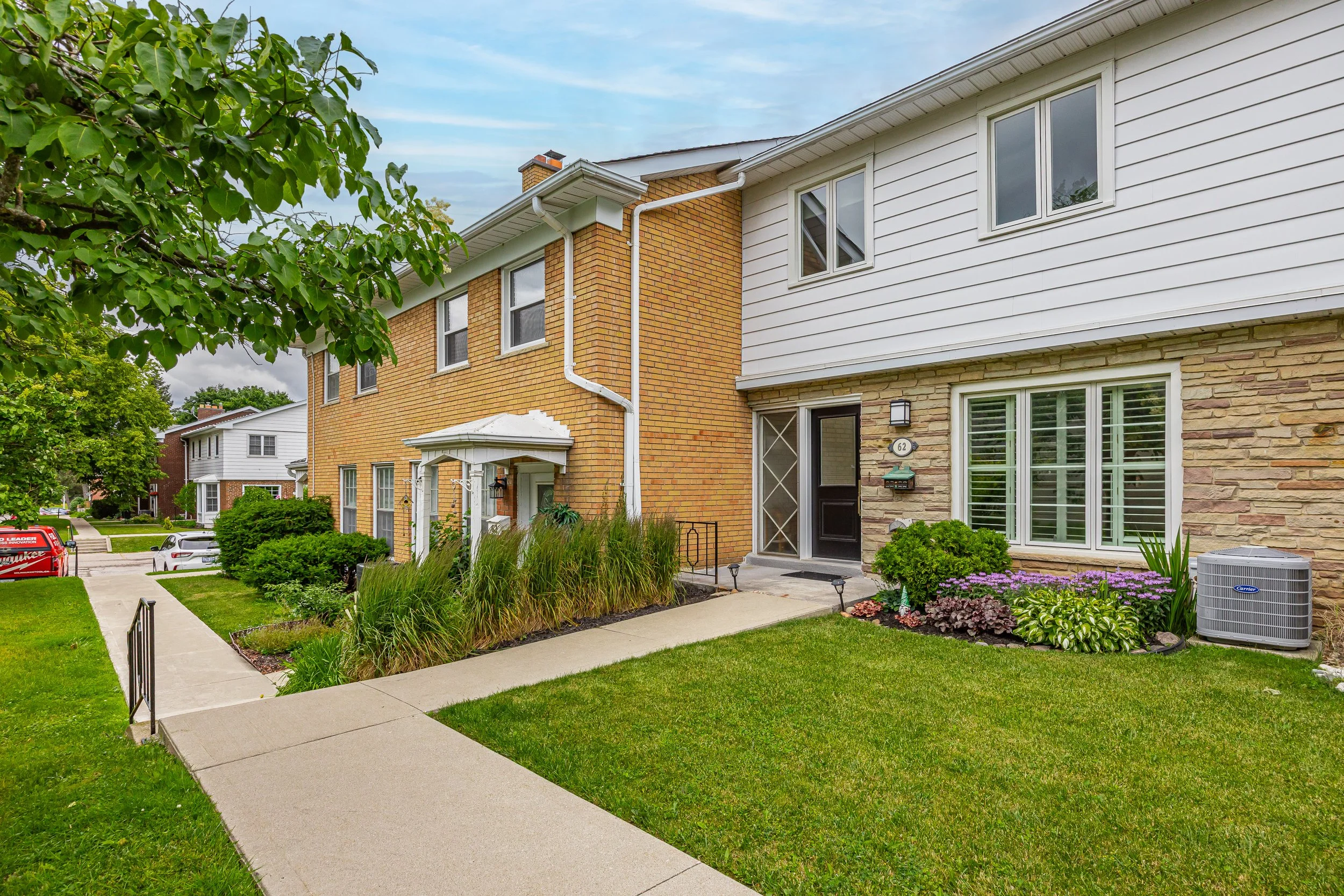 62-1220 Royal York Rd -02.jpg