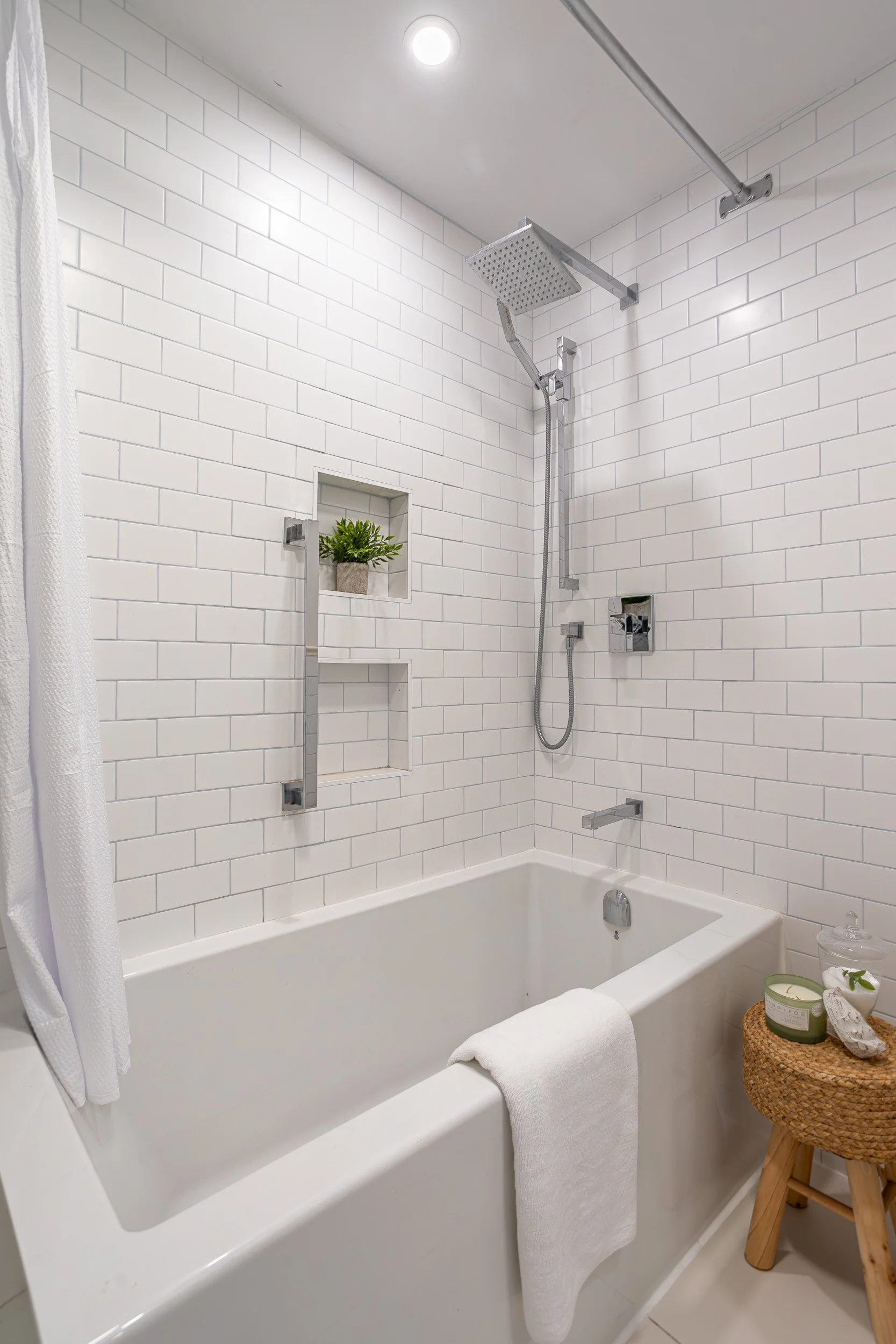 846 Colborne St-30.jpg