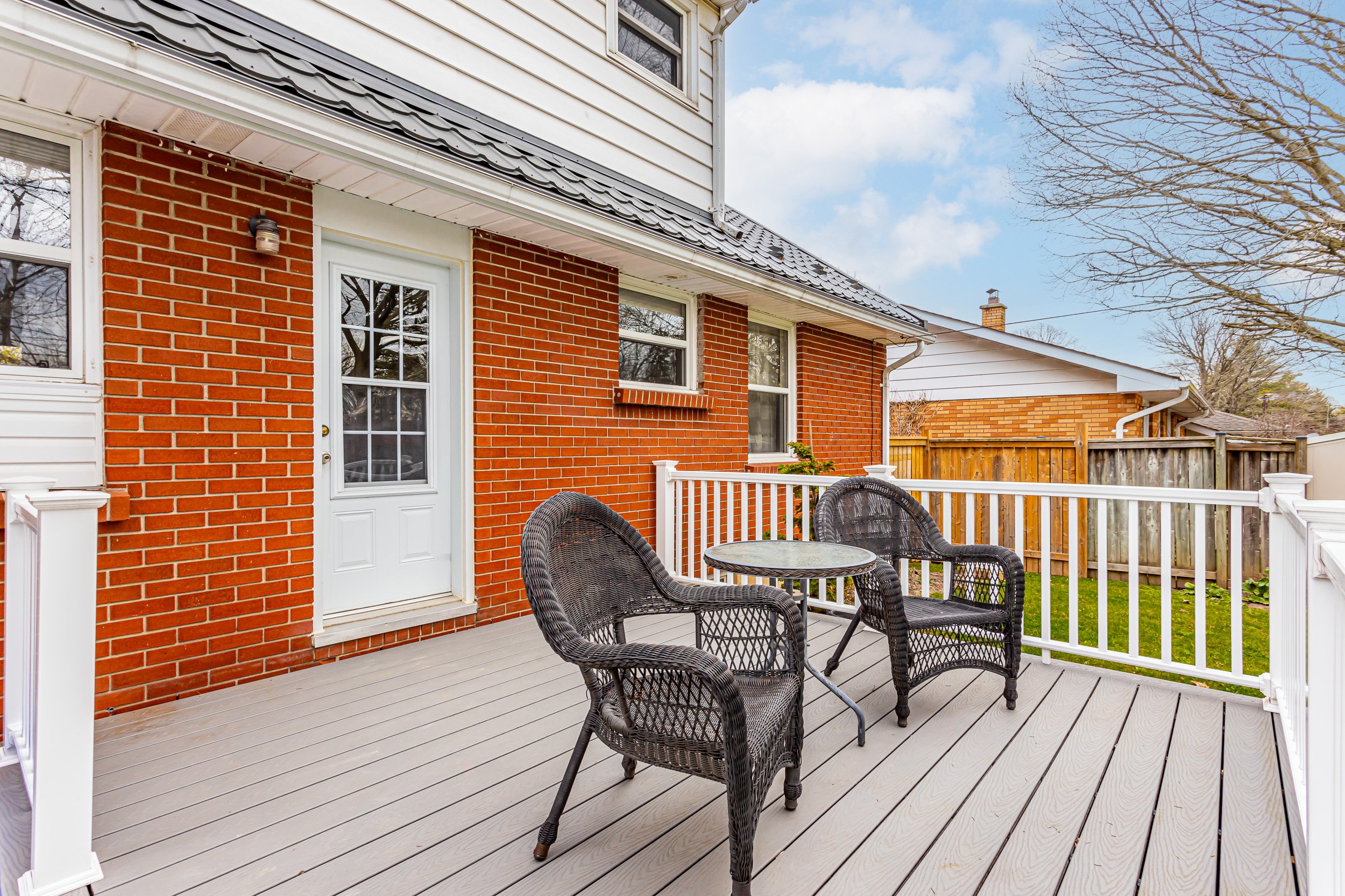537 Ridgewood Cres-32.jpg