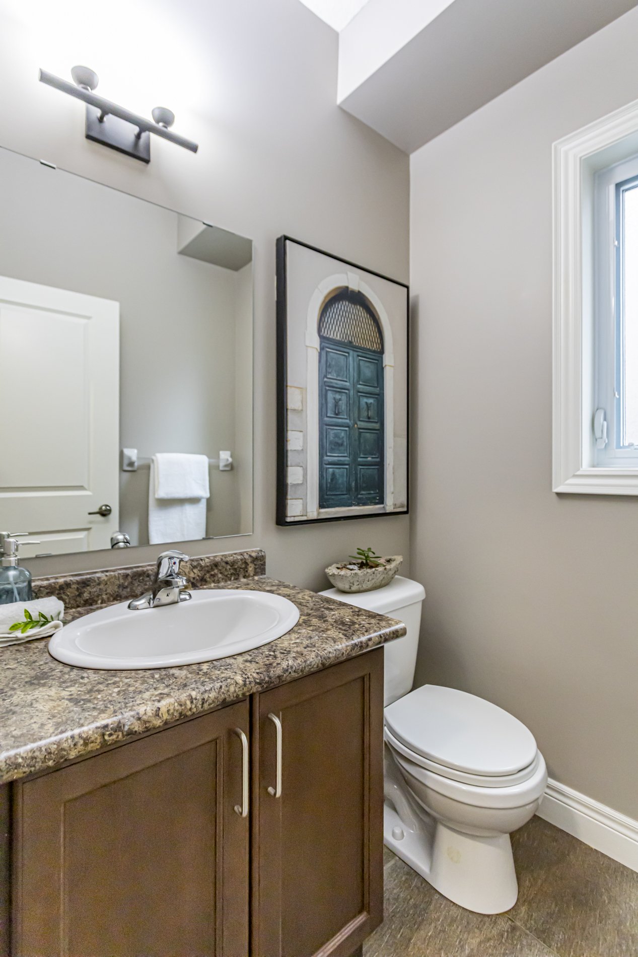 2161 Dogwood Cres_18.JPG