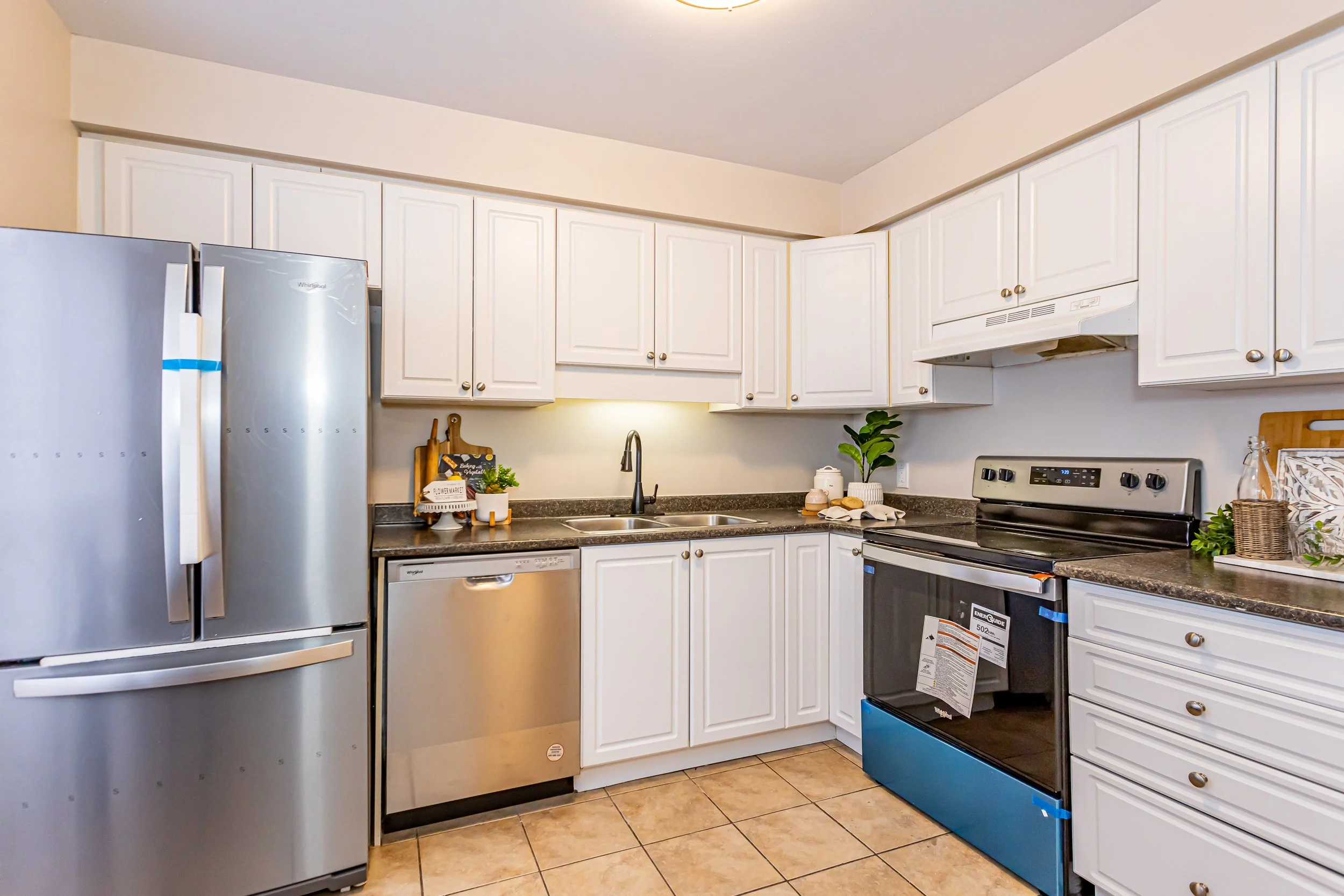 38-355 Sandringham Cres-7.jpg