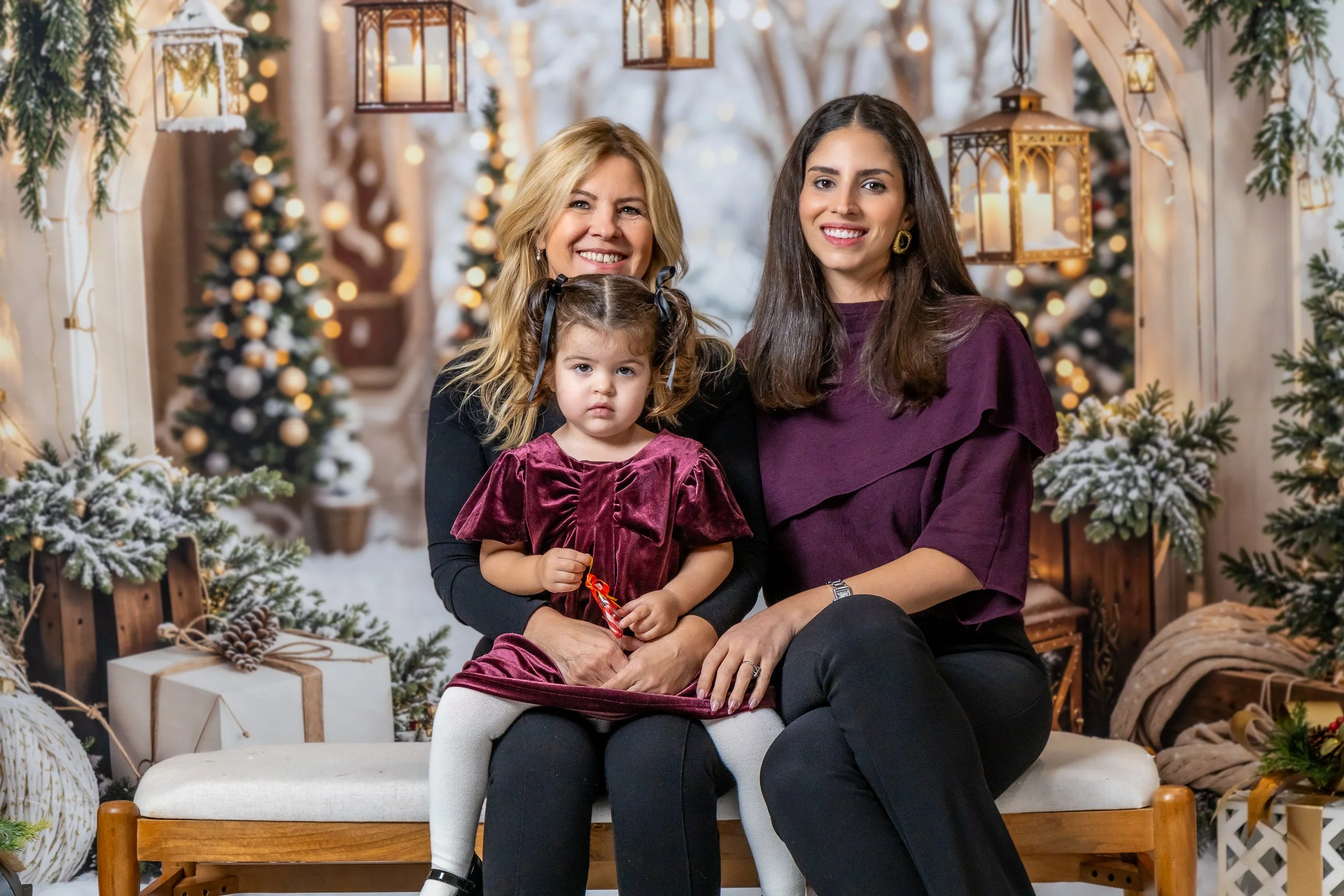 ChristmasMinis_AksoyFamily_SOCIAL-5.jpg