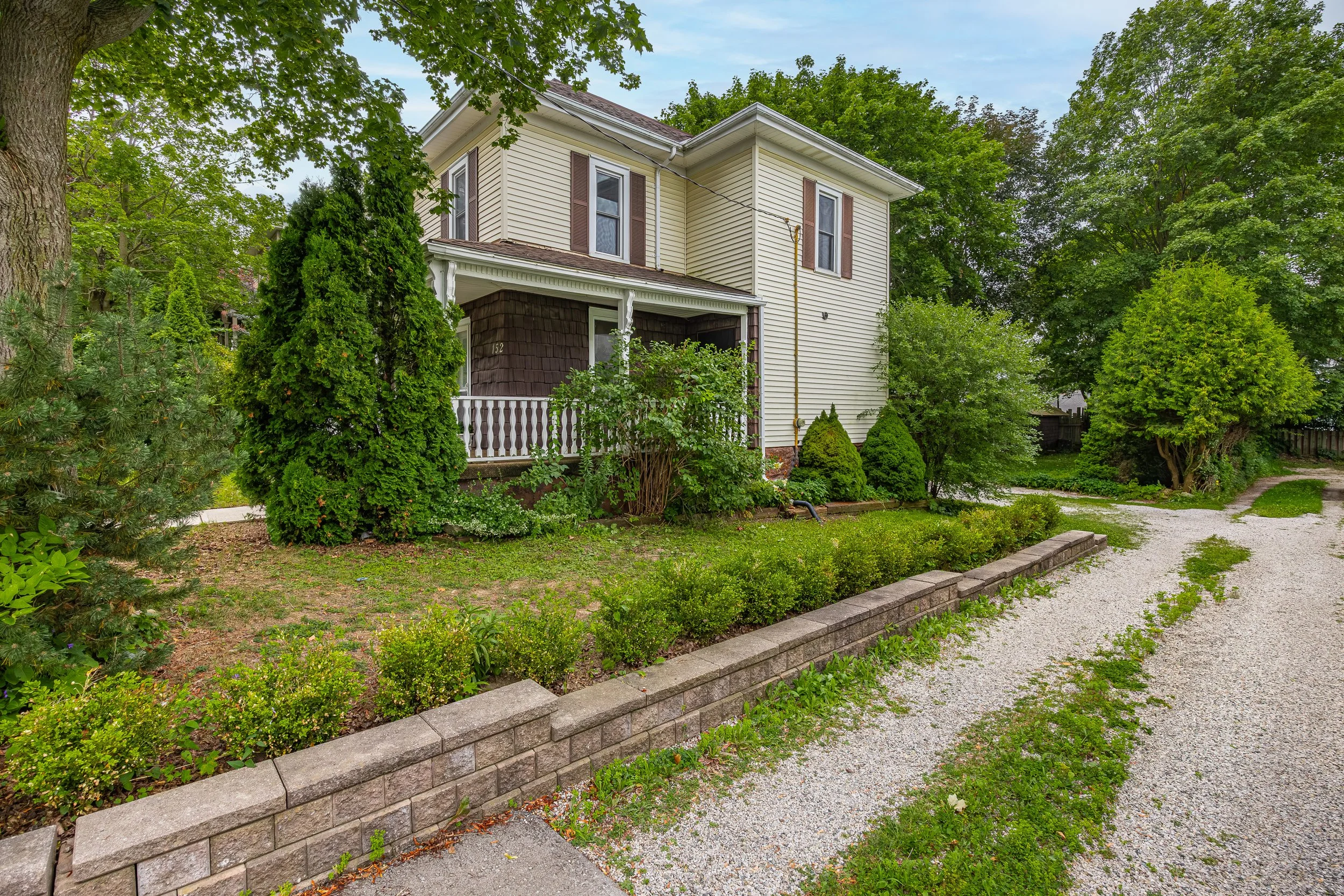 152 Wonham St S -36.jpg