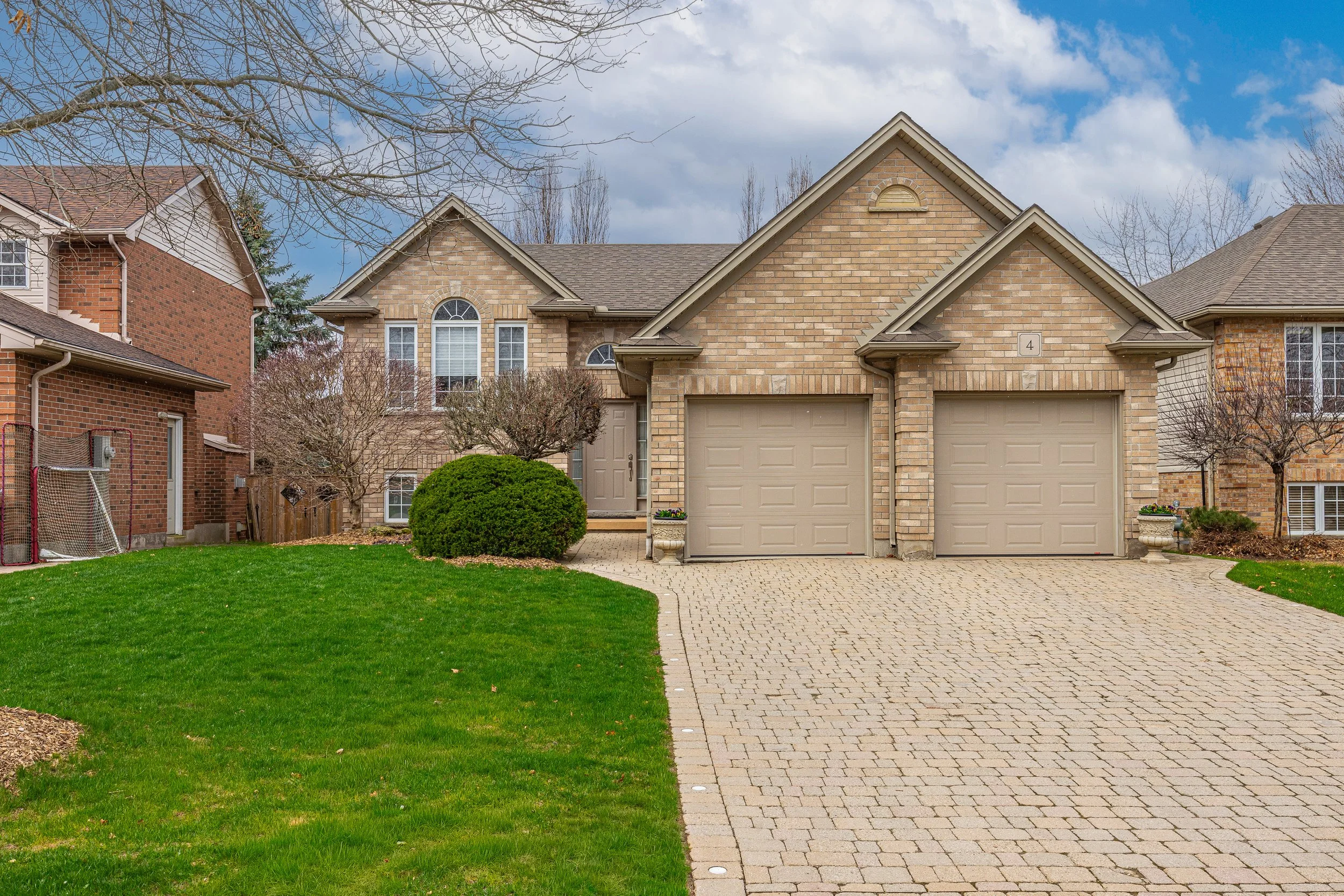 4 Oakwood Crt -02.jpg