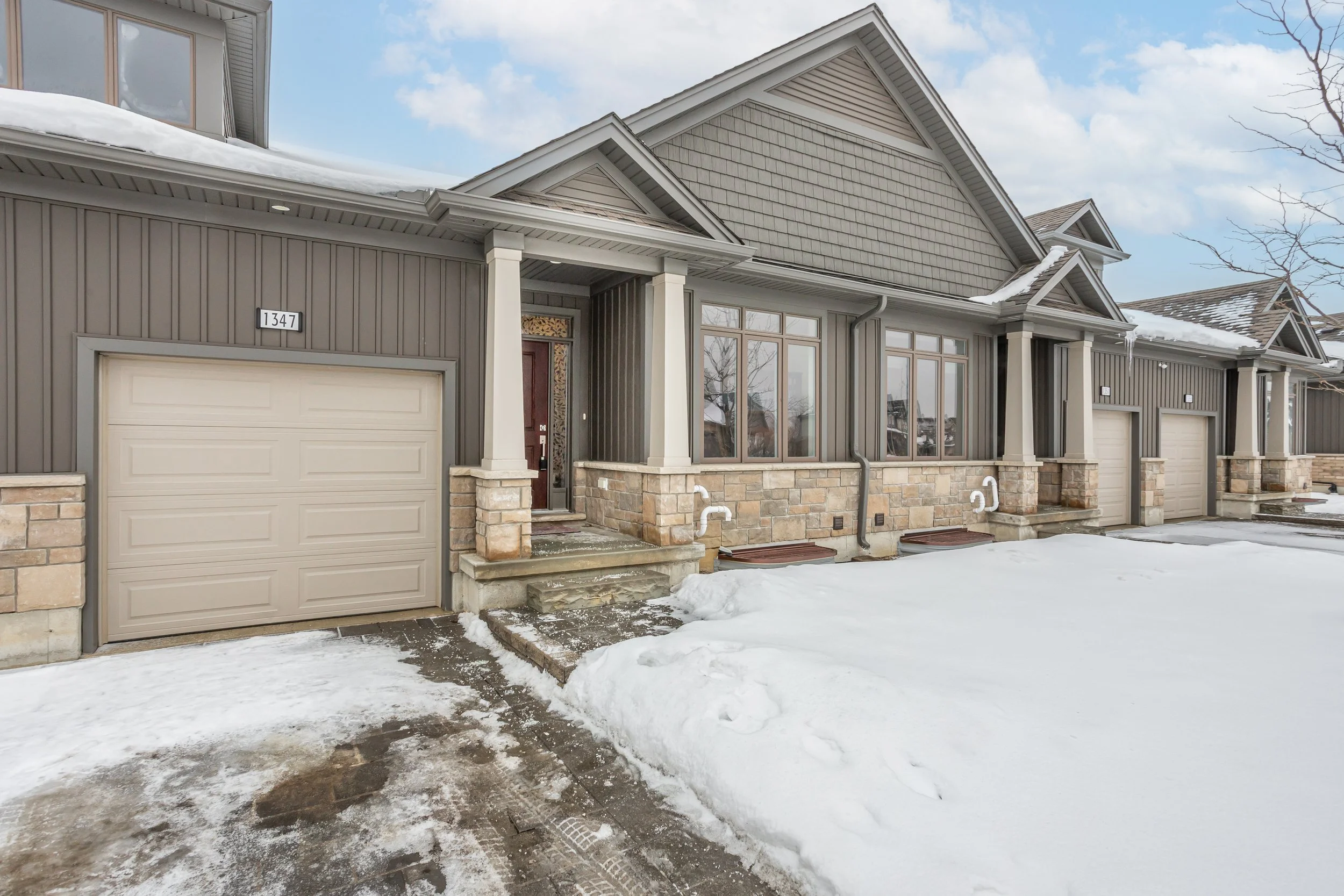 7-1347 Whetherfield St-2.jpg