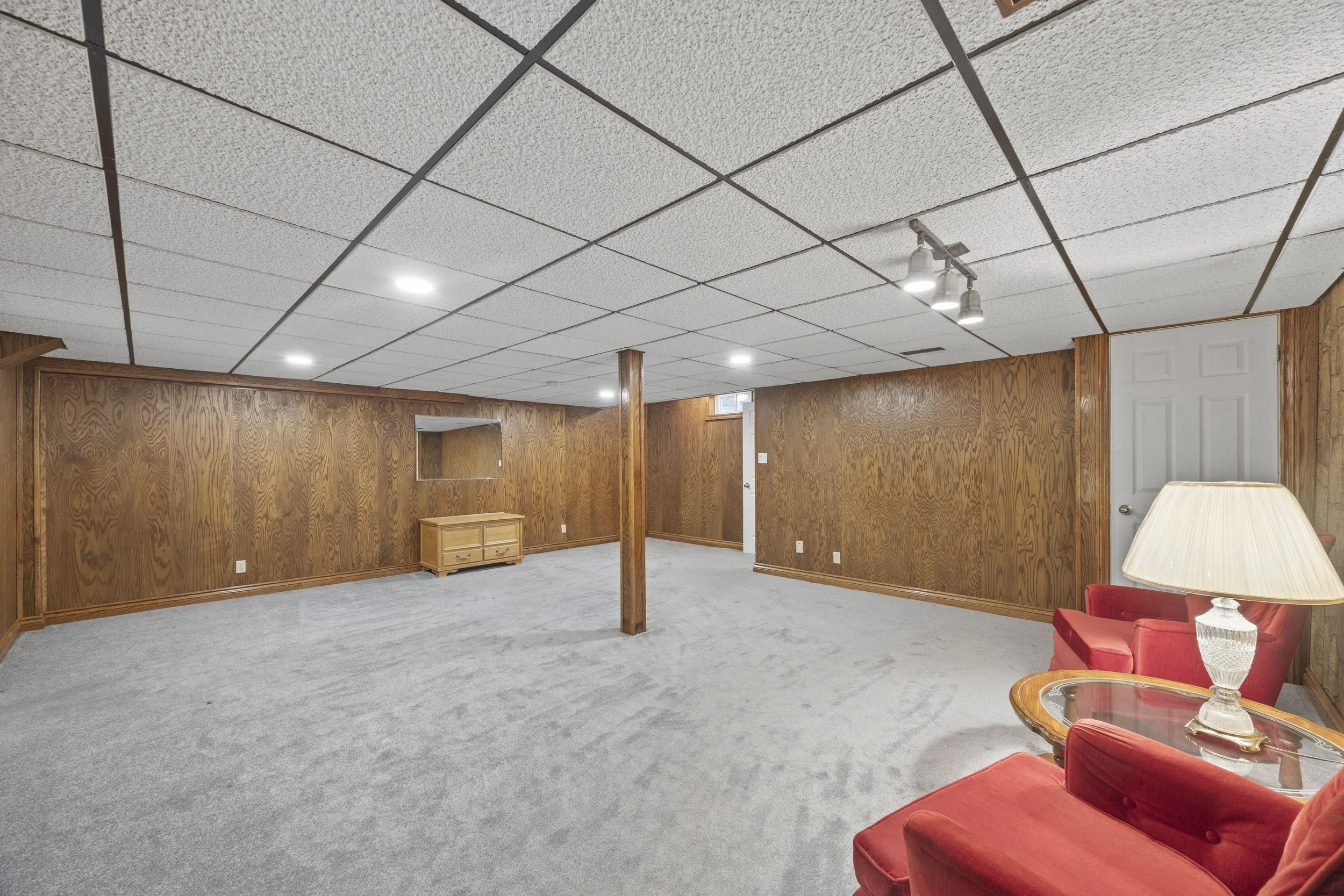 7069 Diane Cres -06.JPG