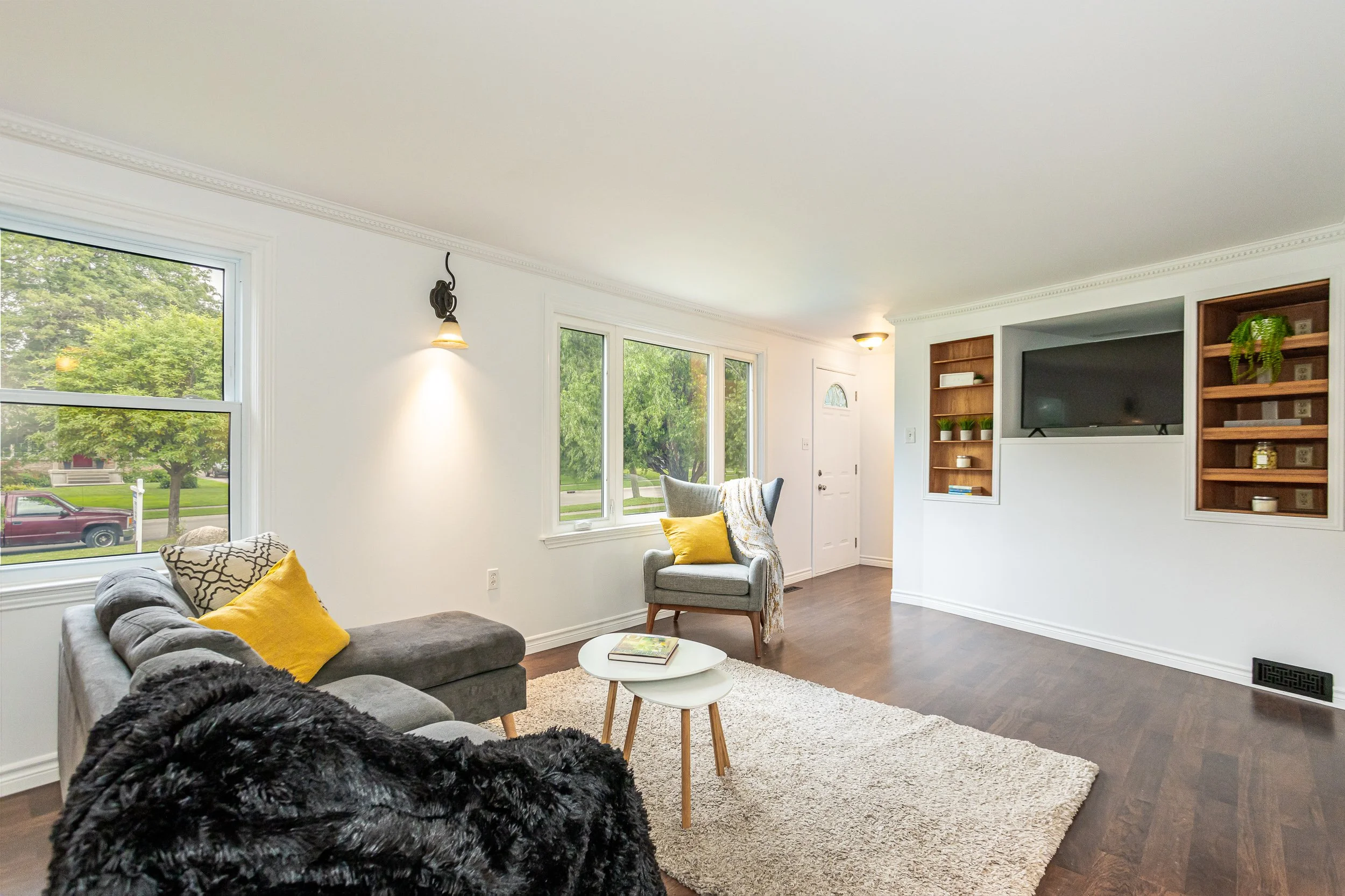 1811 Royal Cres-11.jpg