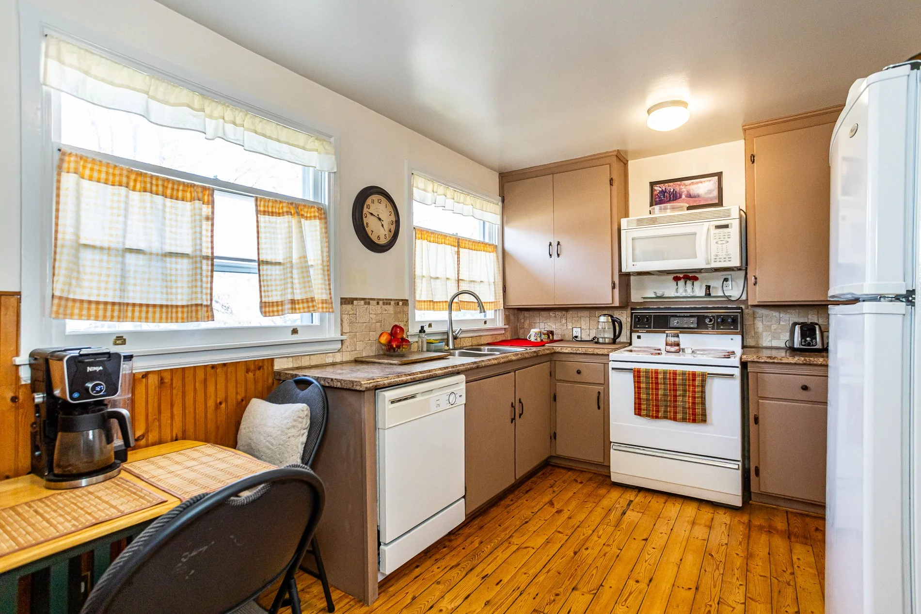 657 Creston Ave-8.jpg