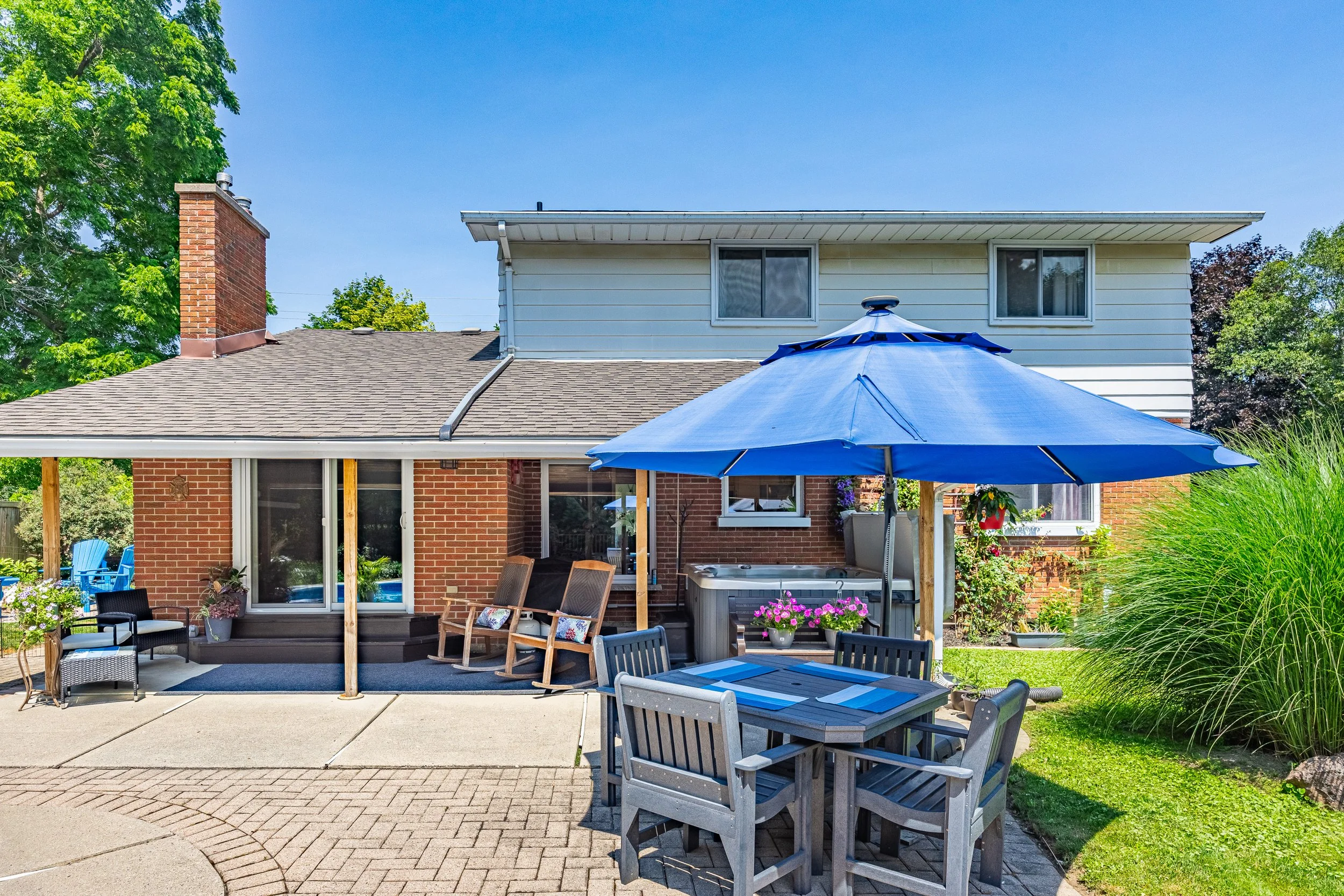 219 Dundas St W -47.jpg