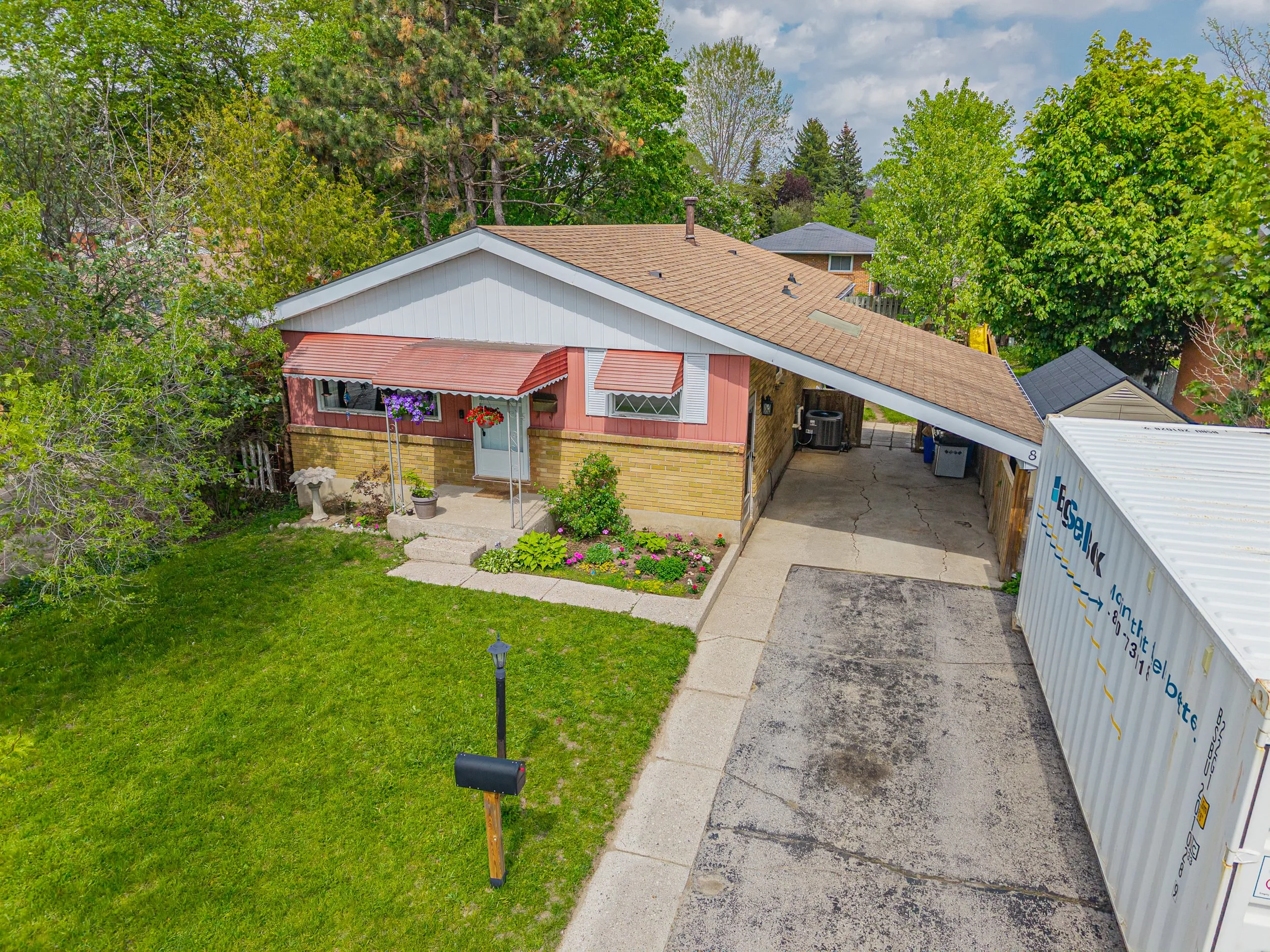8 Kenwood Cres -41.jpg