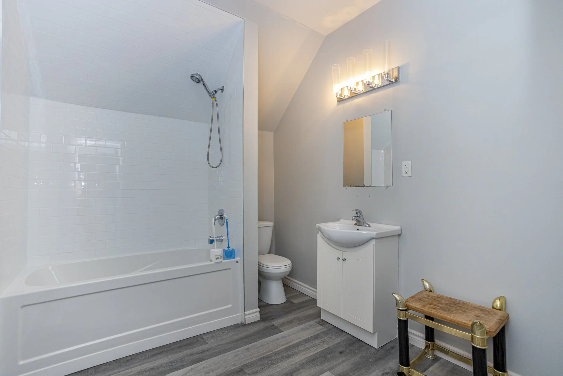 621 Dufferin Ave_14.JPG