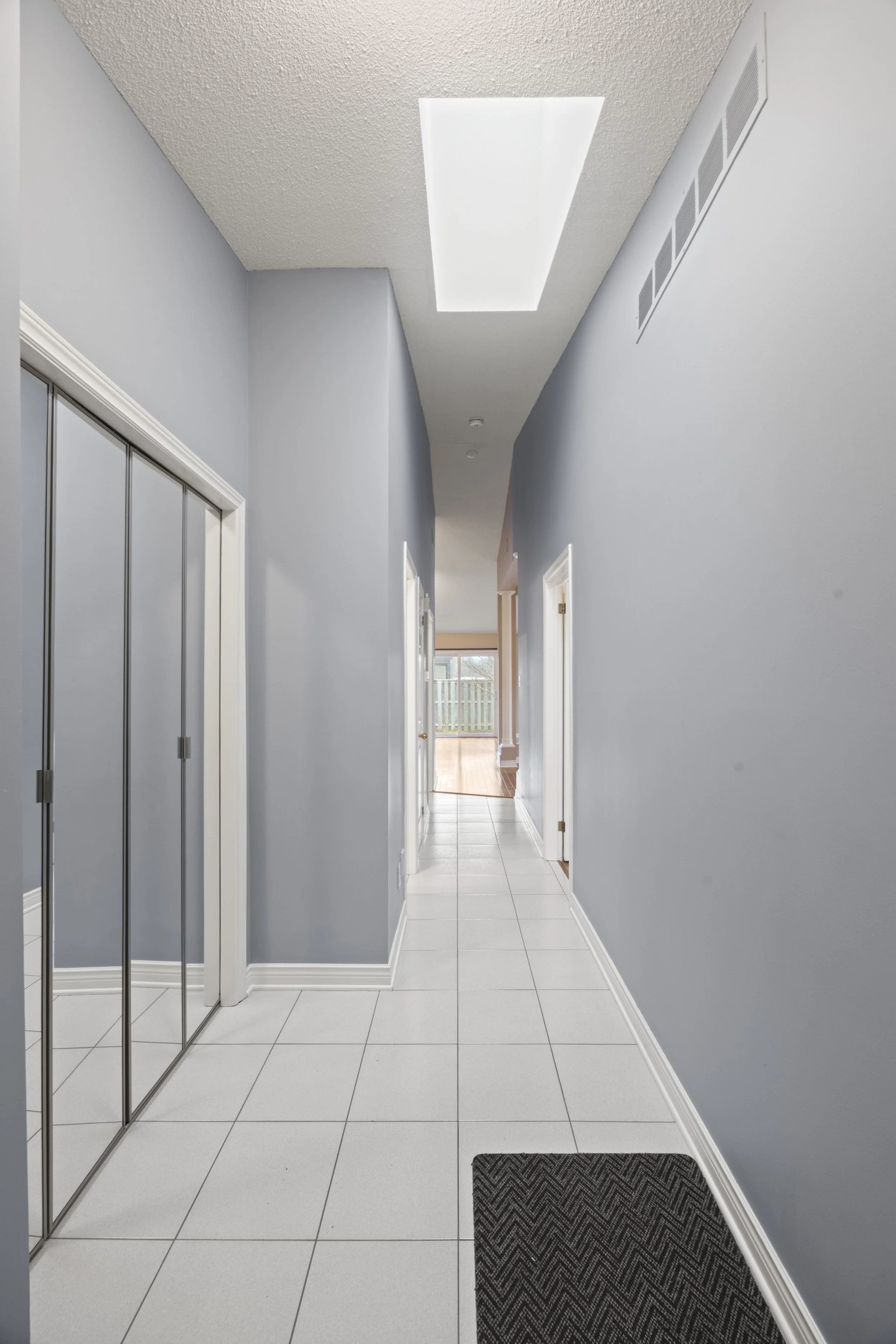 12-90 Ontario St S -07.JPG