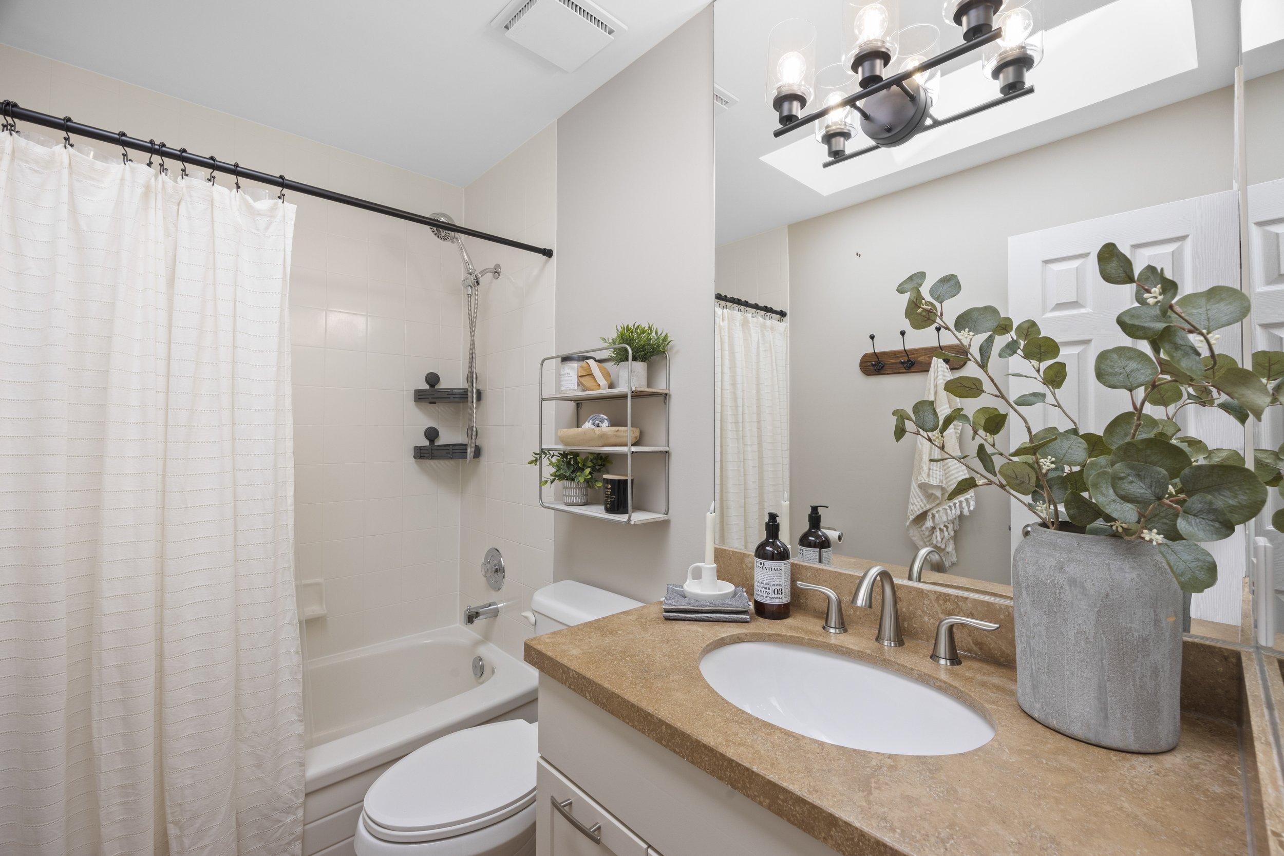 245 Ensign Cres -35.JPG