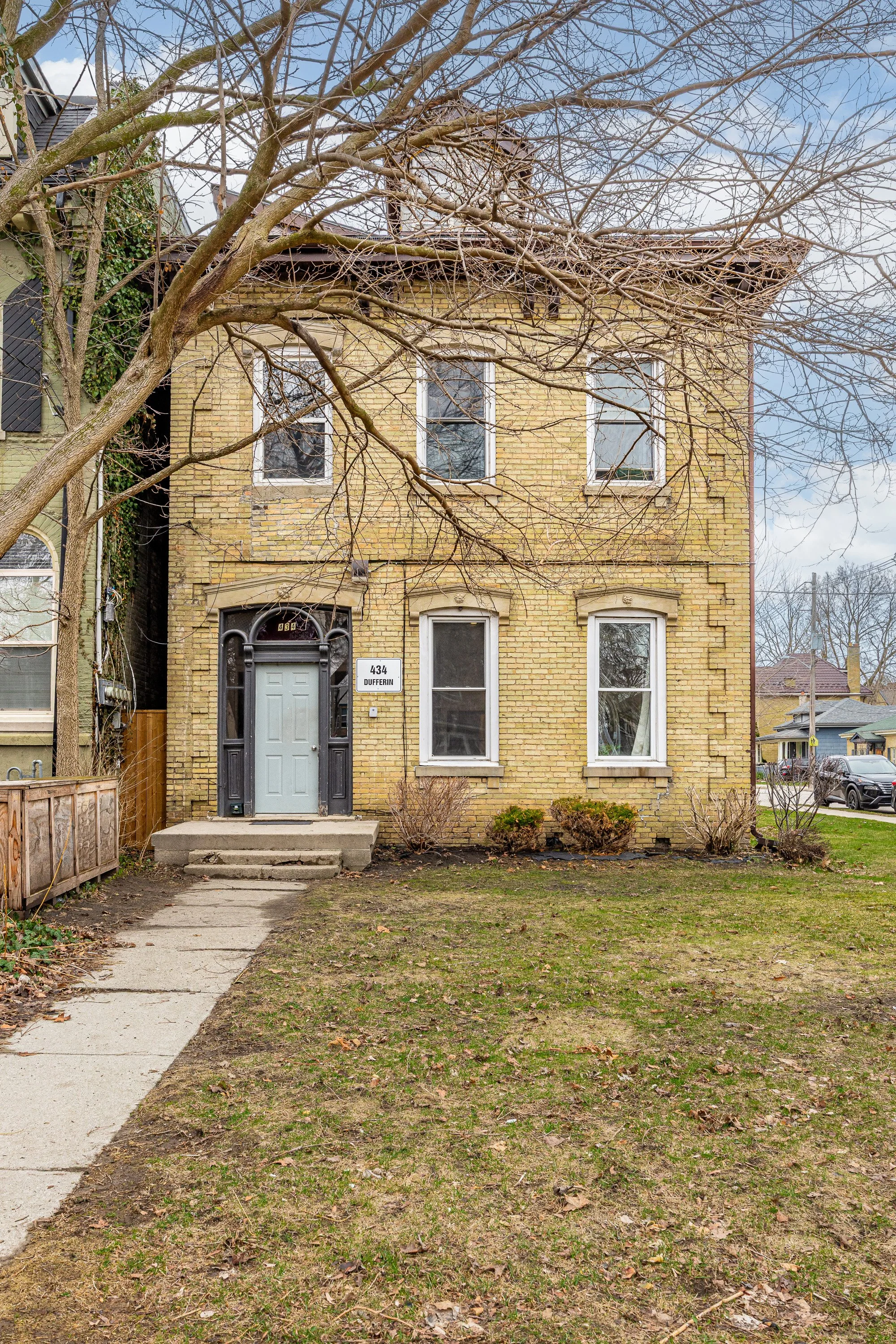 434 Dufferin Ave -02.jpg