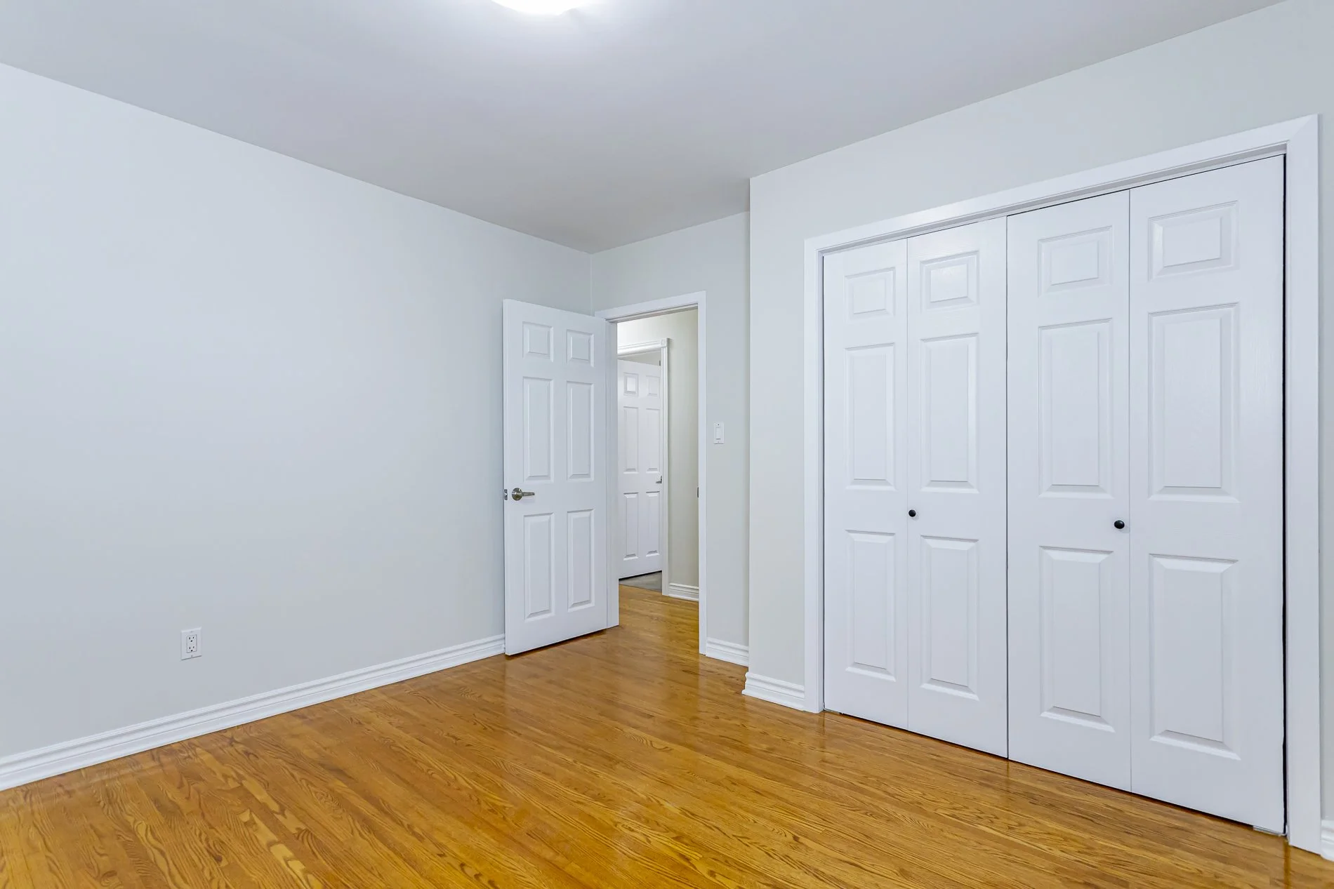 458 Three Valleys Cres_26.jpg