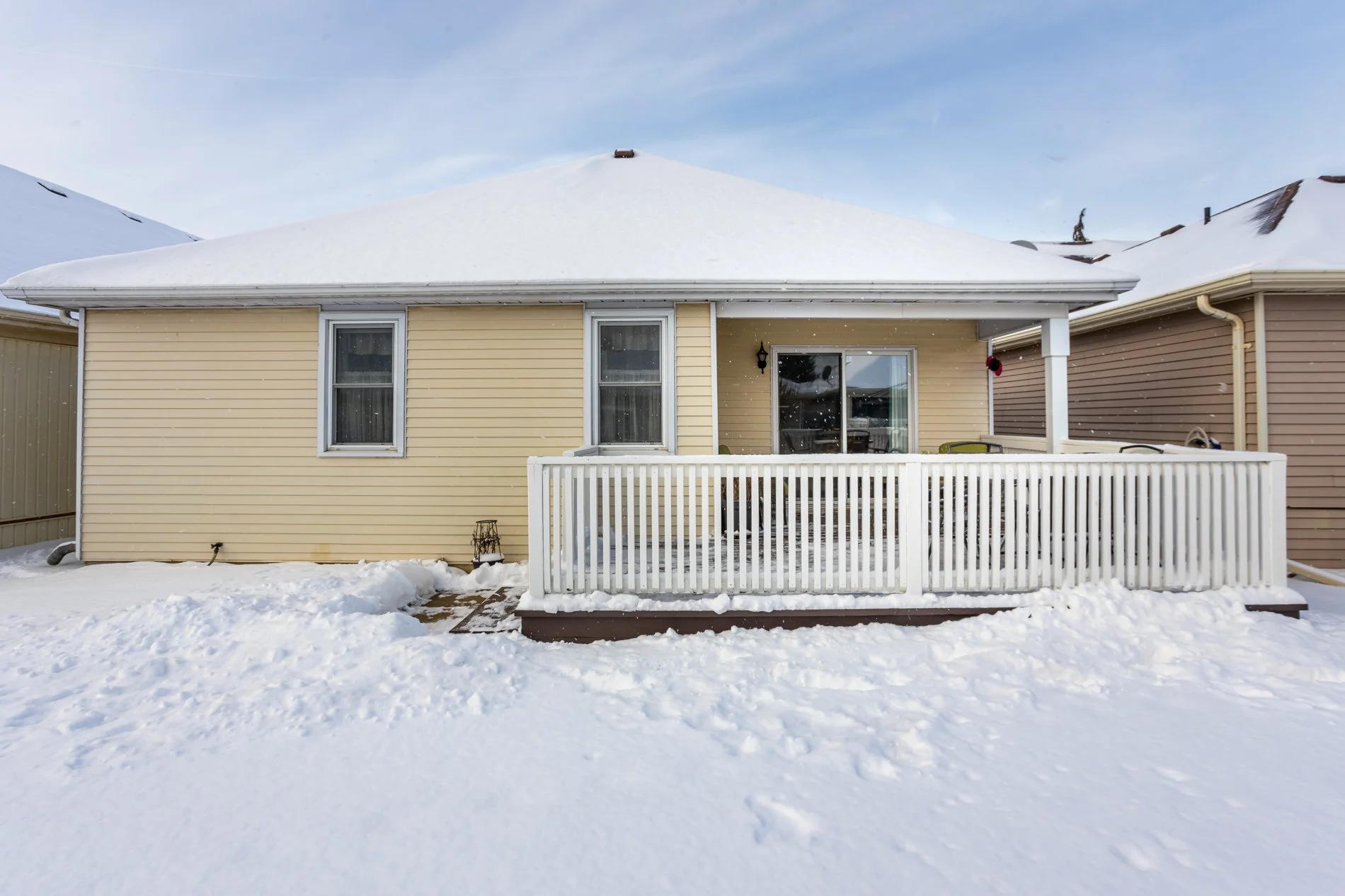 60 Hawkins Cres-37.jpg