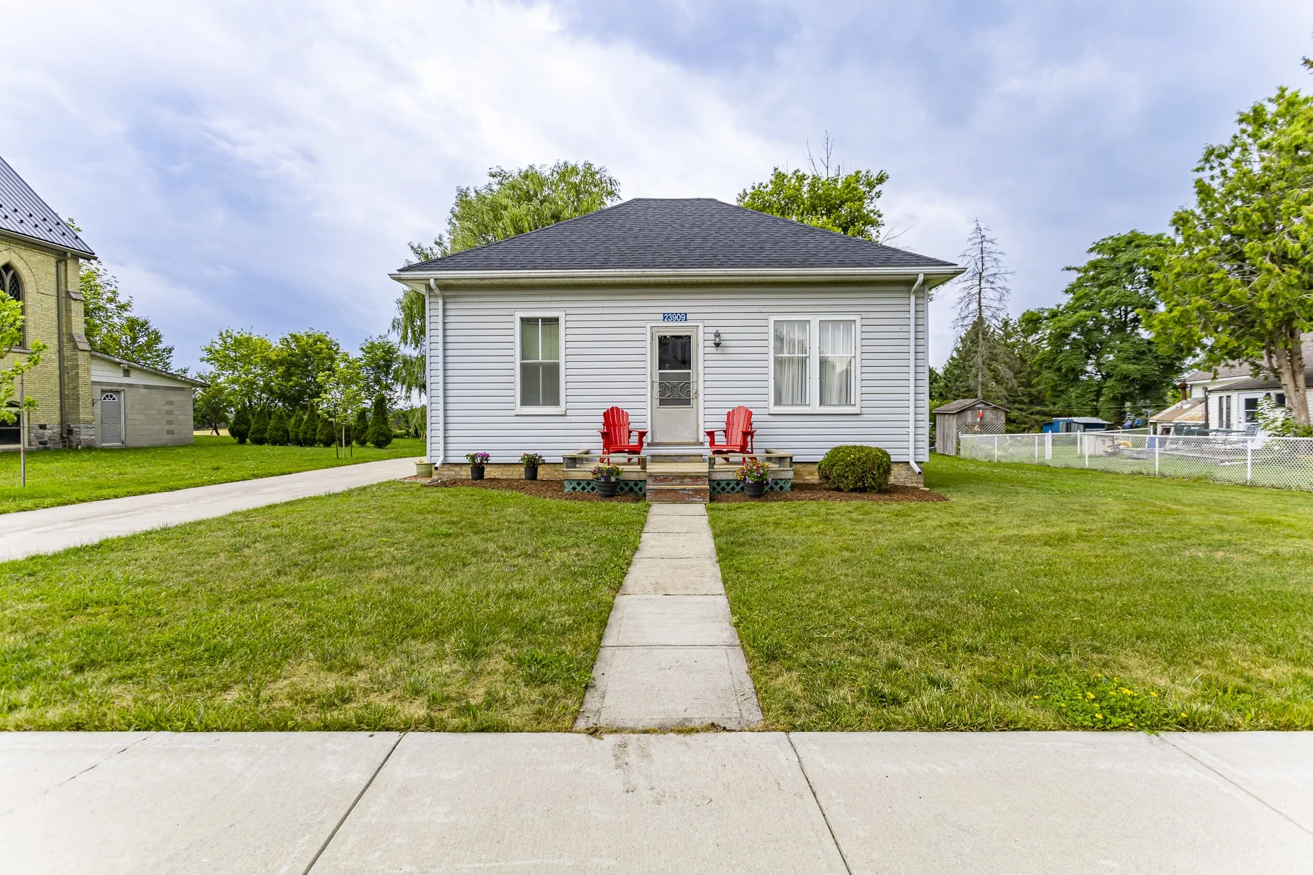 23909 Denfield Rd_03.jpg