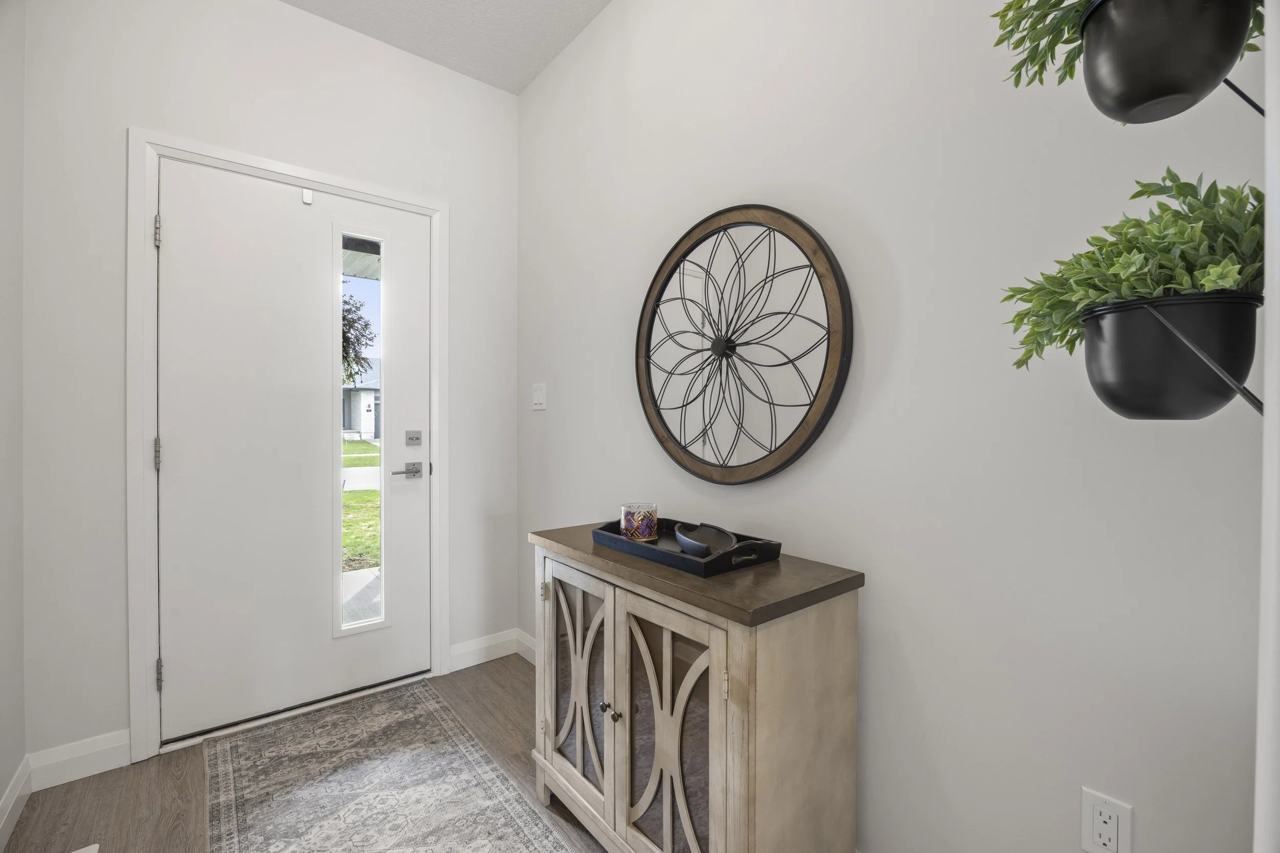 100 Rowe Ave -06.JPG