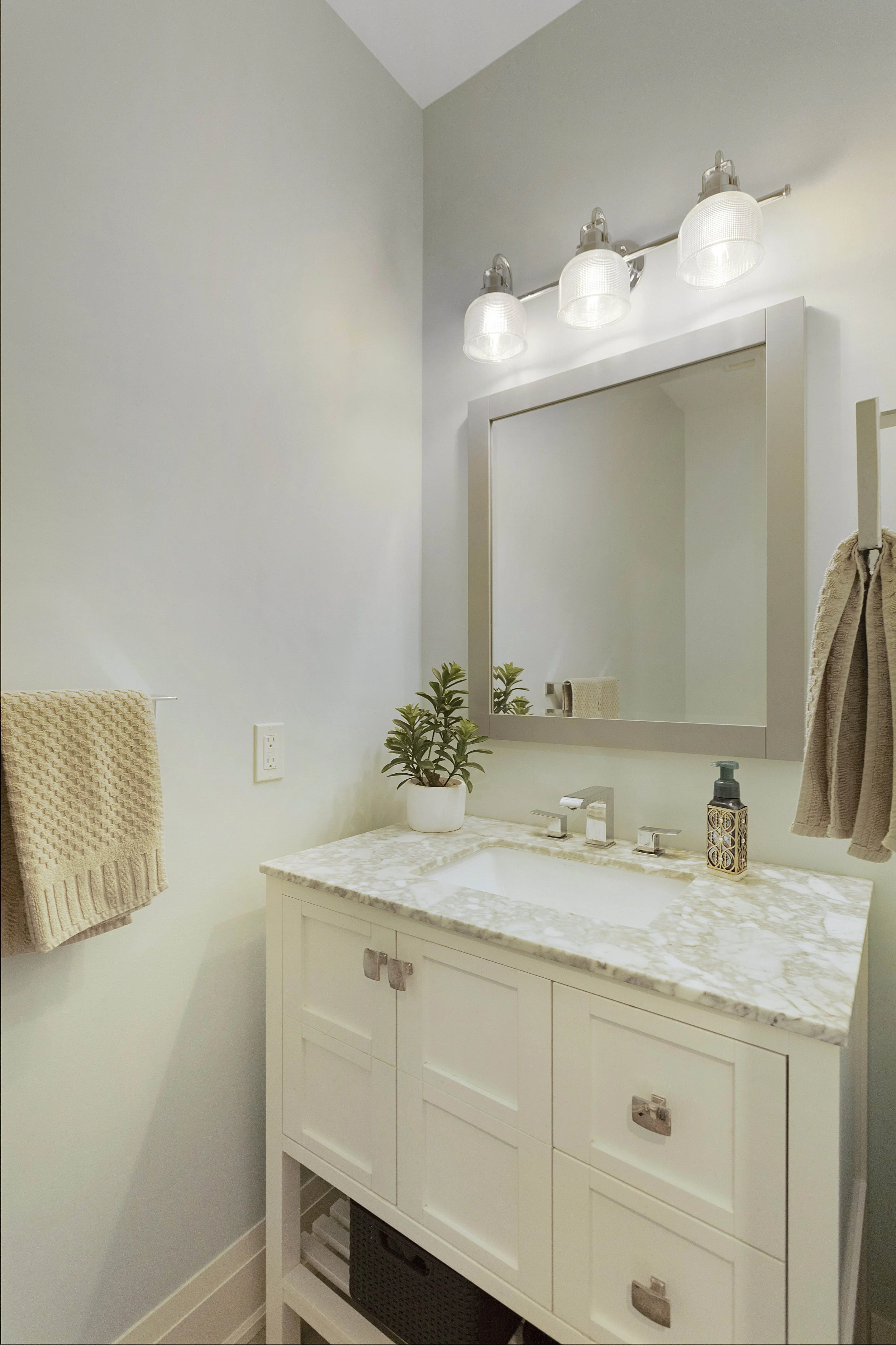 18-7091 Clayton Walk -24.jpg