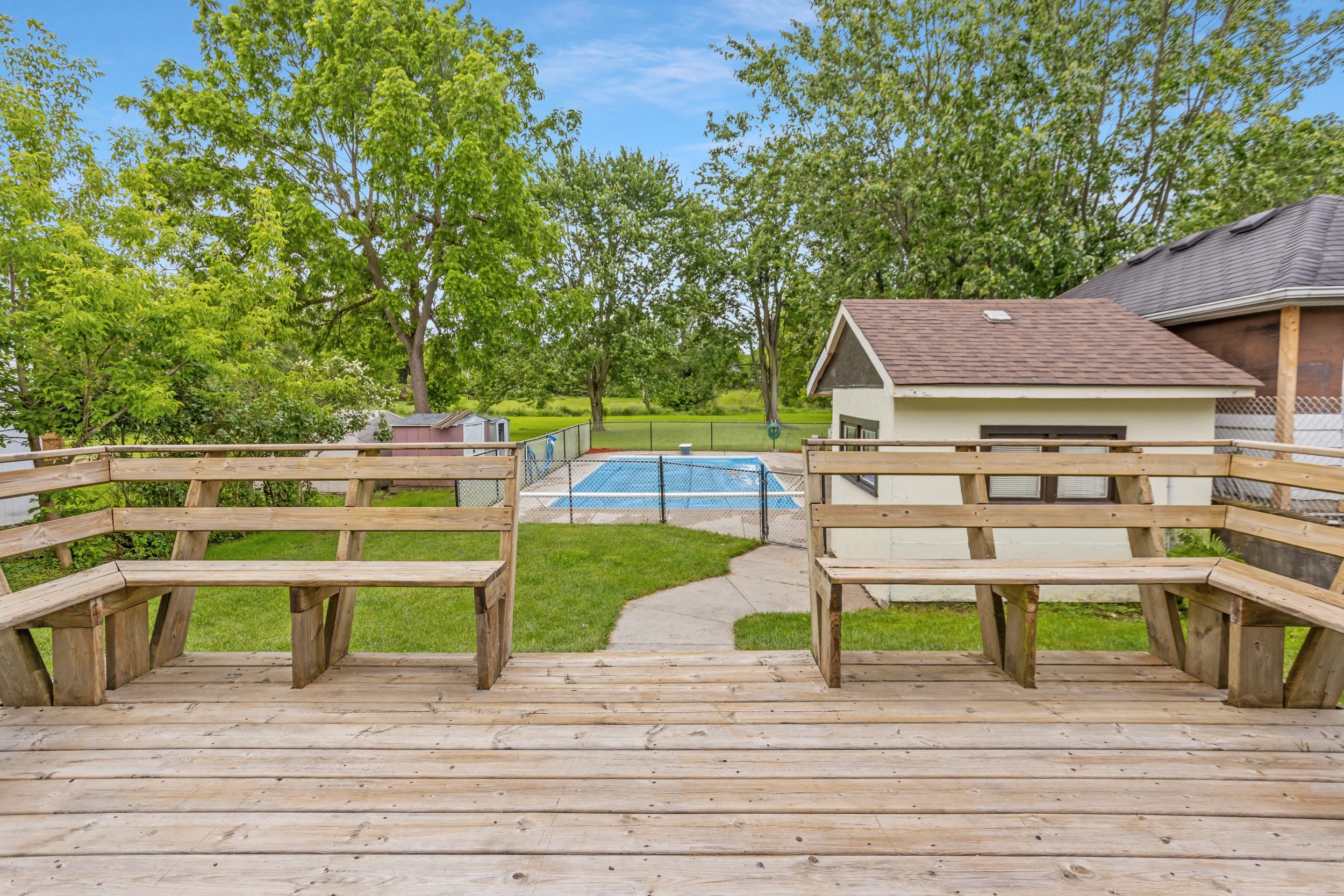 1871 Parkhurst Ave-28.jpg