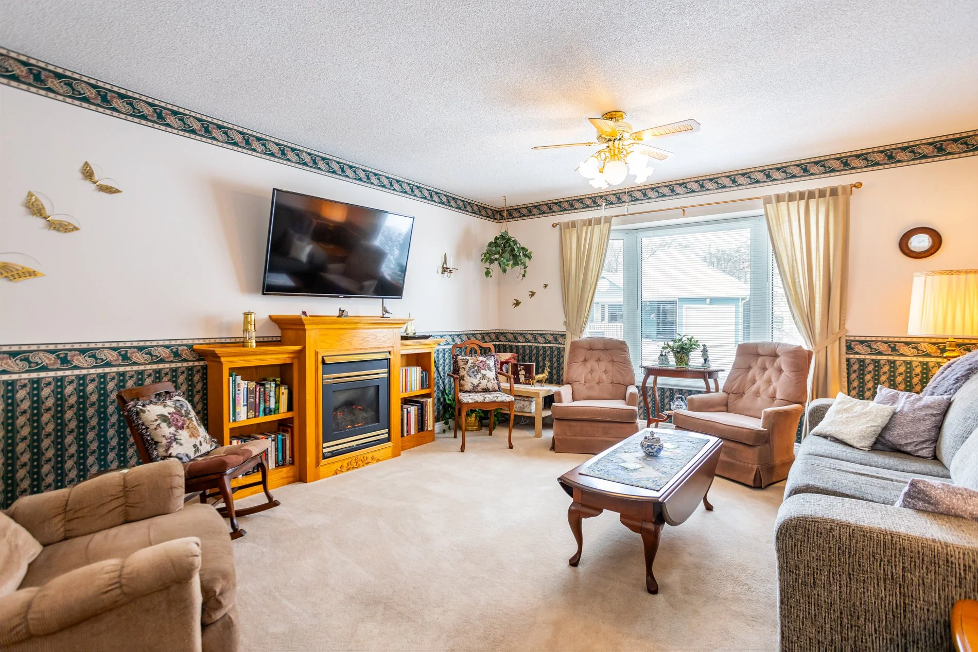 60 Hawkins Cres-11.jpg