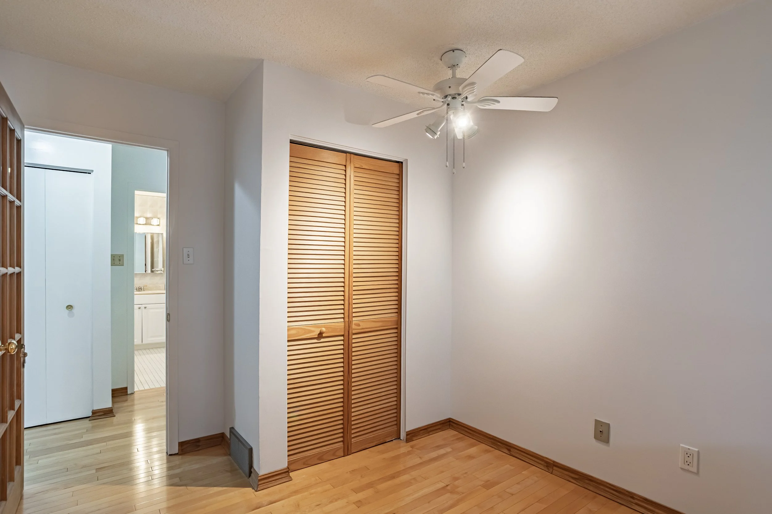 107 Ardsley Cres-25.jpg