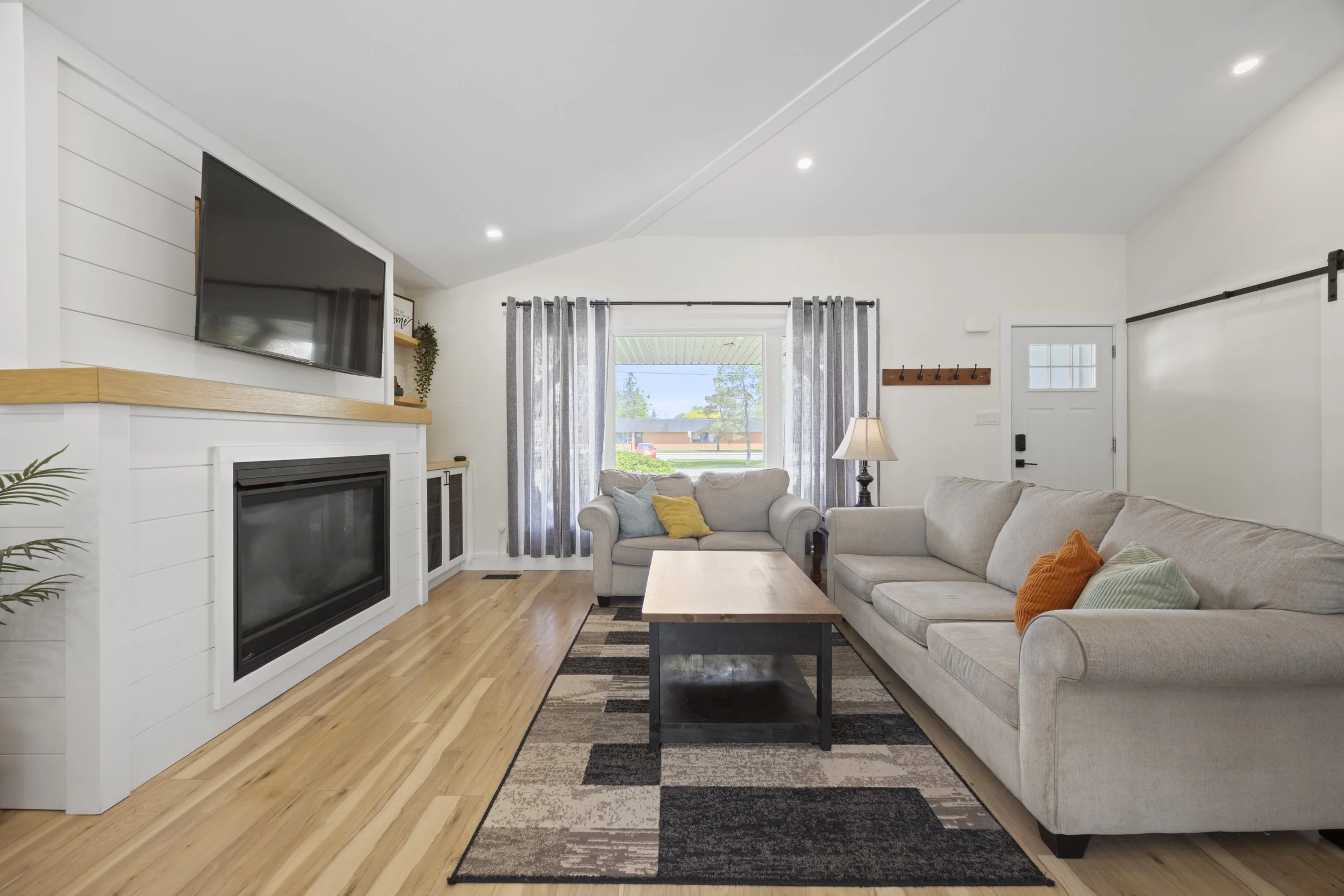 167 Mcleod St -11.JPG