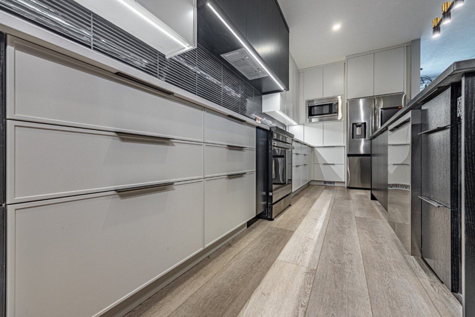 3229 Raleigh Cres-20.jpg