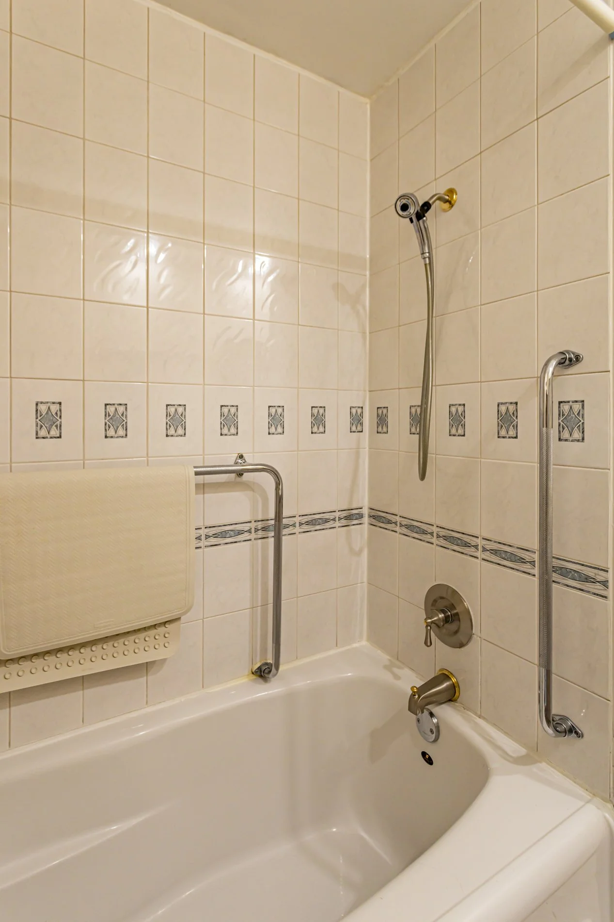 166 Base Line Rd W_23.JPG