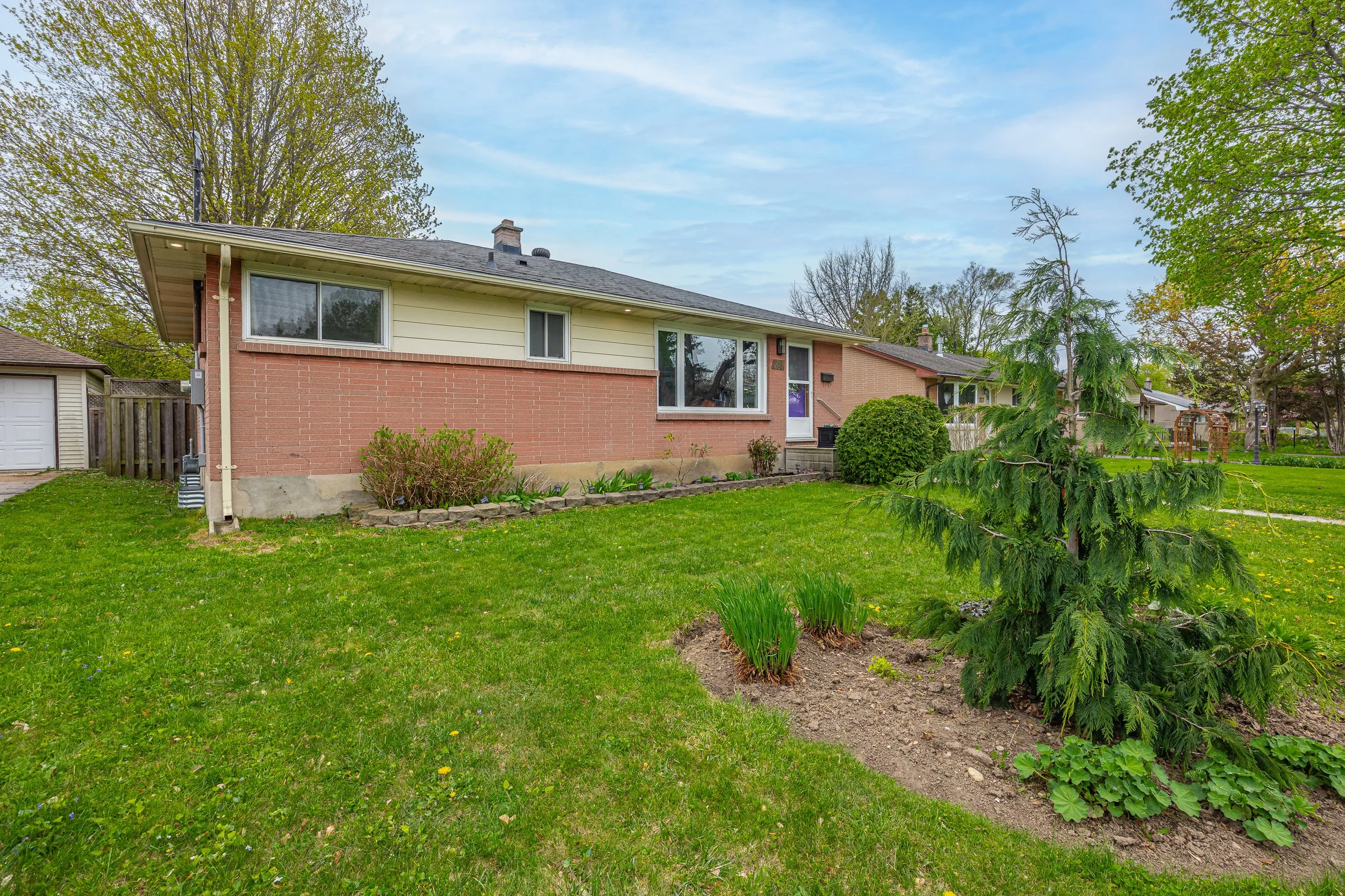 219 Burnside Dr -04.jpg